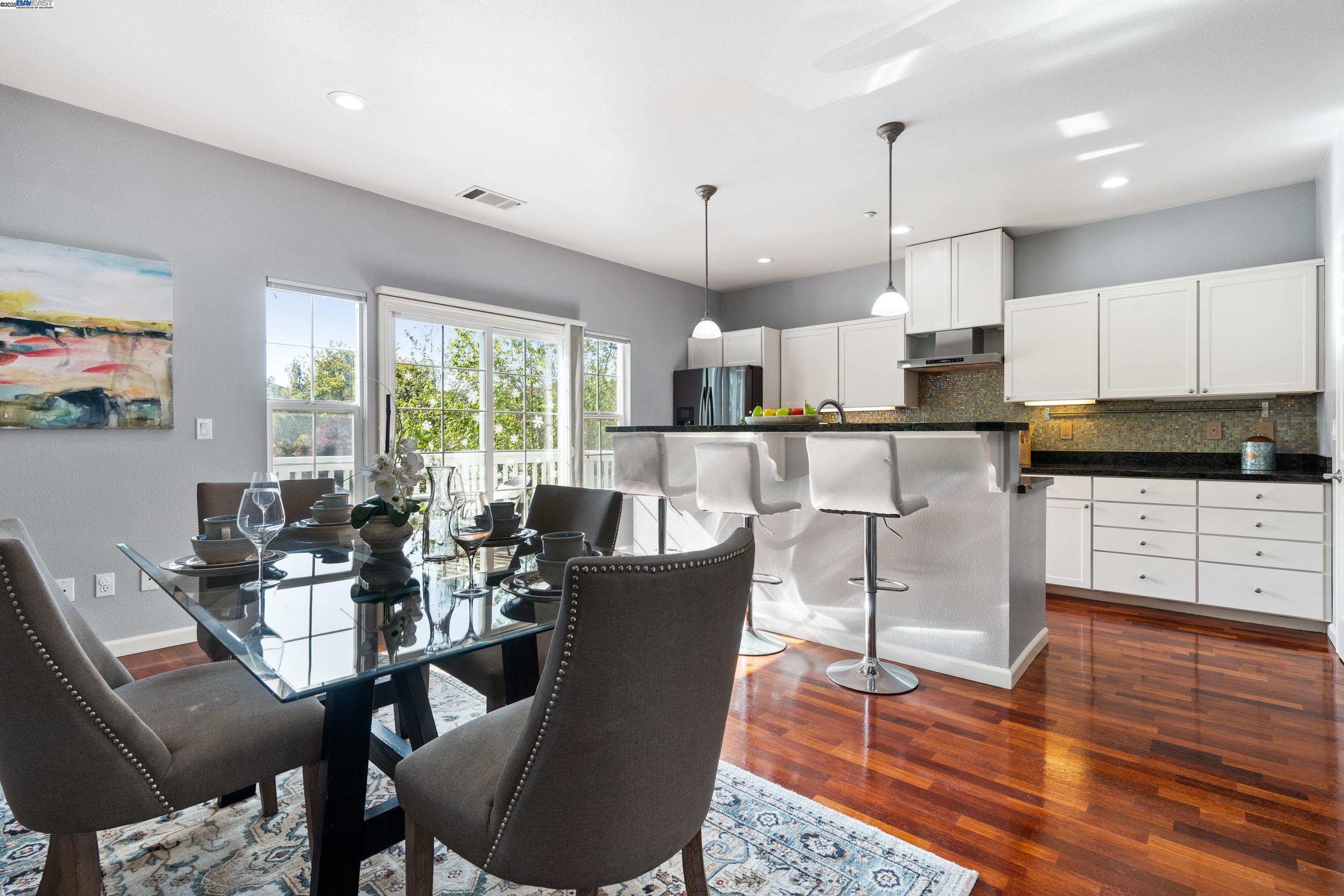 Detail Gallery Image 20 of 52 For 132 Maple Ln, East Palo Alto,  CA 94303 - 4 Beds | 2/1 Baths