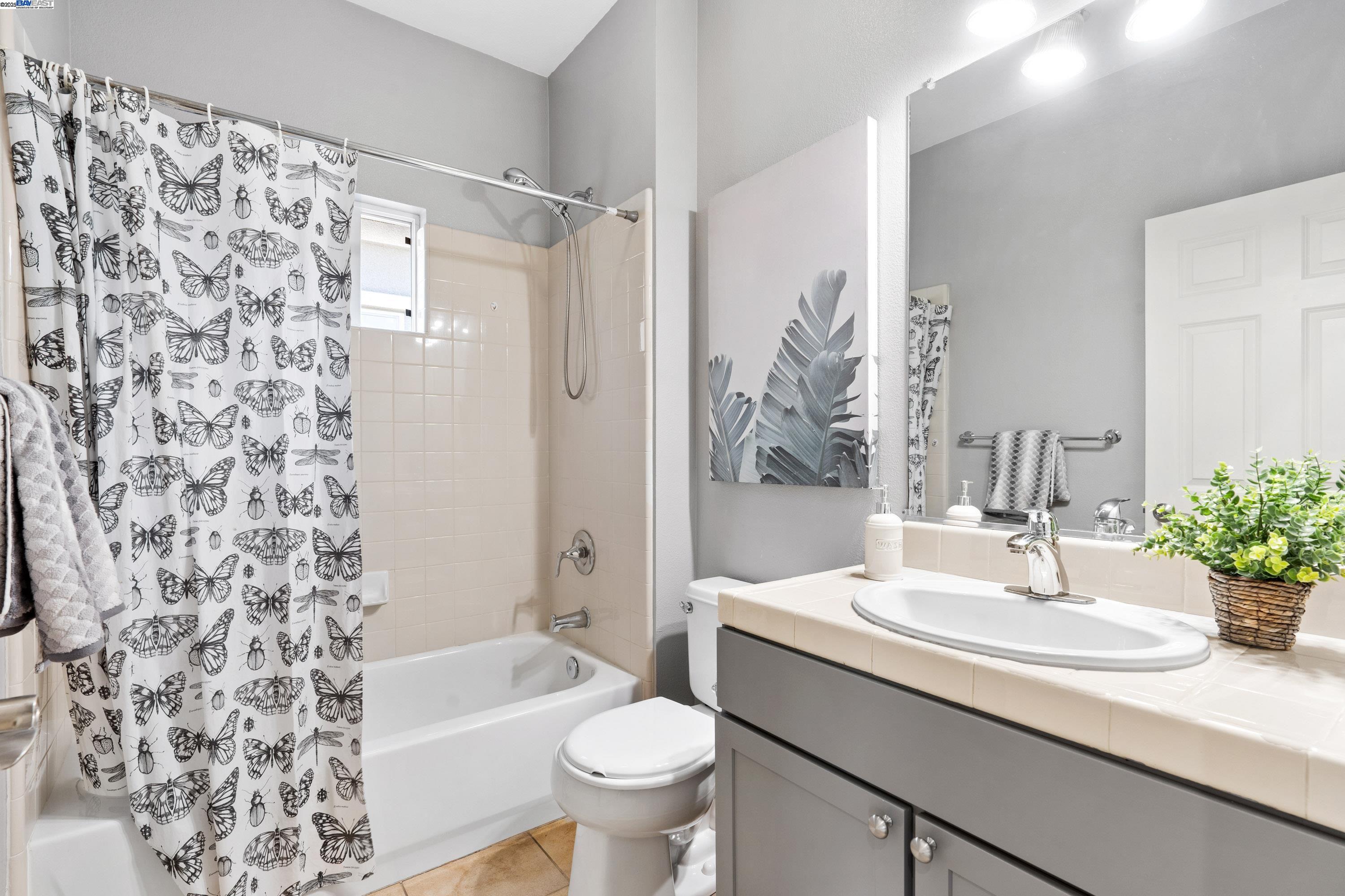 Detail Gallery Image 21 of 52 For 132 Maple Ln, East Palo Alto,  CA 94303 - 4 Beds | 2/1 Baths