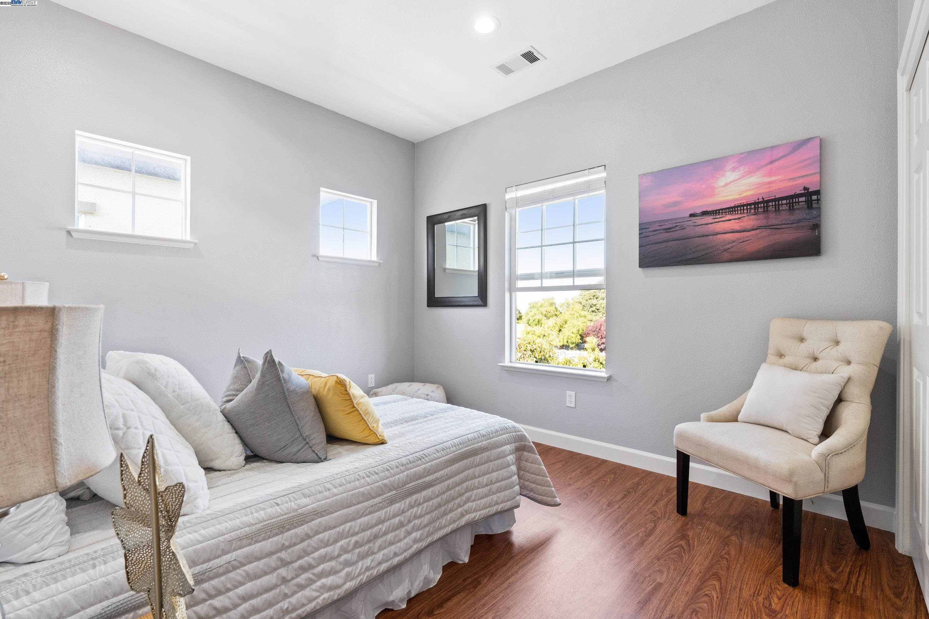 Detail Gallery Image 24 of 52 For 132 Maple Ln, East Palo Alto,  CA 94303 - 4 Beds | 2/1 Baths