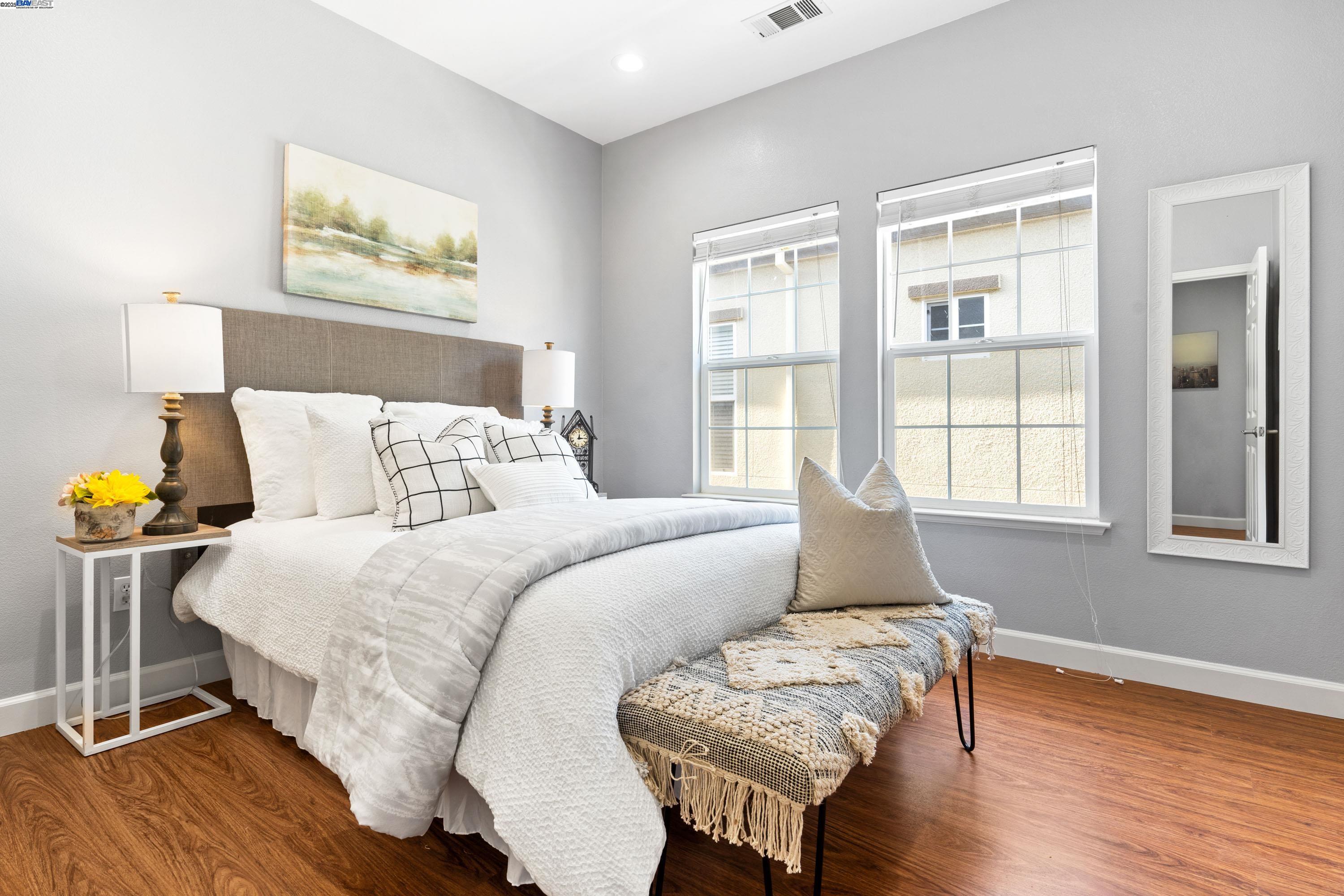 Detail Gallery Image 27 of 52 For 132 Maple Ln, East Palo Alto,  CA 94303 - 4 Beds | 2/1 Baths
