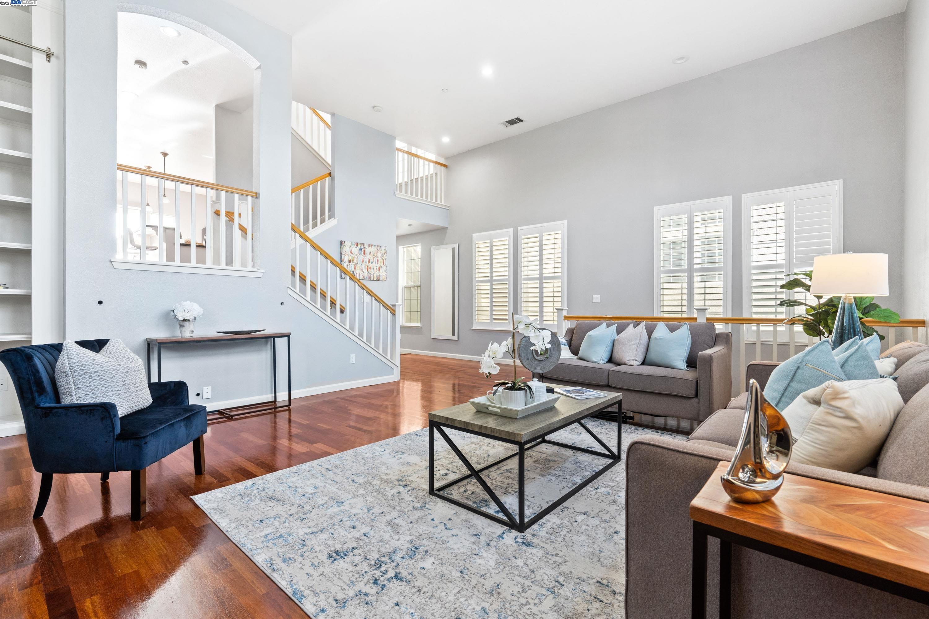 Detail Gallery Image 4 of 52 For 132 Maple Ln, East Palo Alto,  CA 94303 - 4 Beds | 2/1 Baths