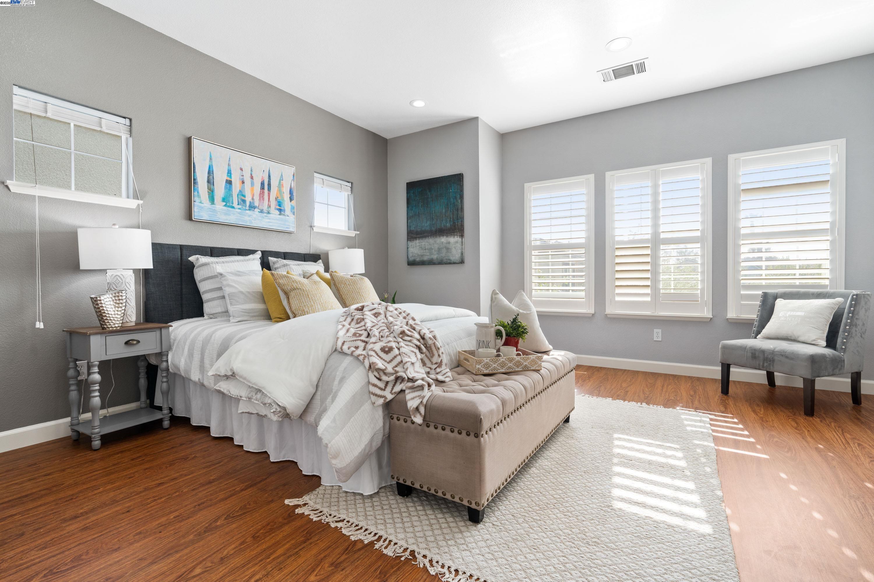 Detail Gallery Image 31 of 52 For 132 Maple Ln, East Palo Alto,  CA 94303 - 4 Beds | 2/1 Baths