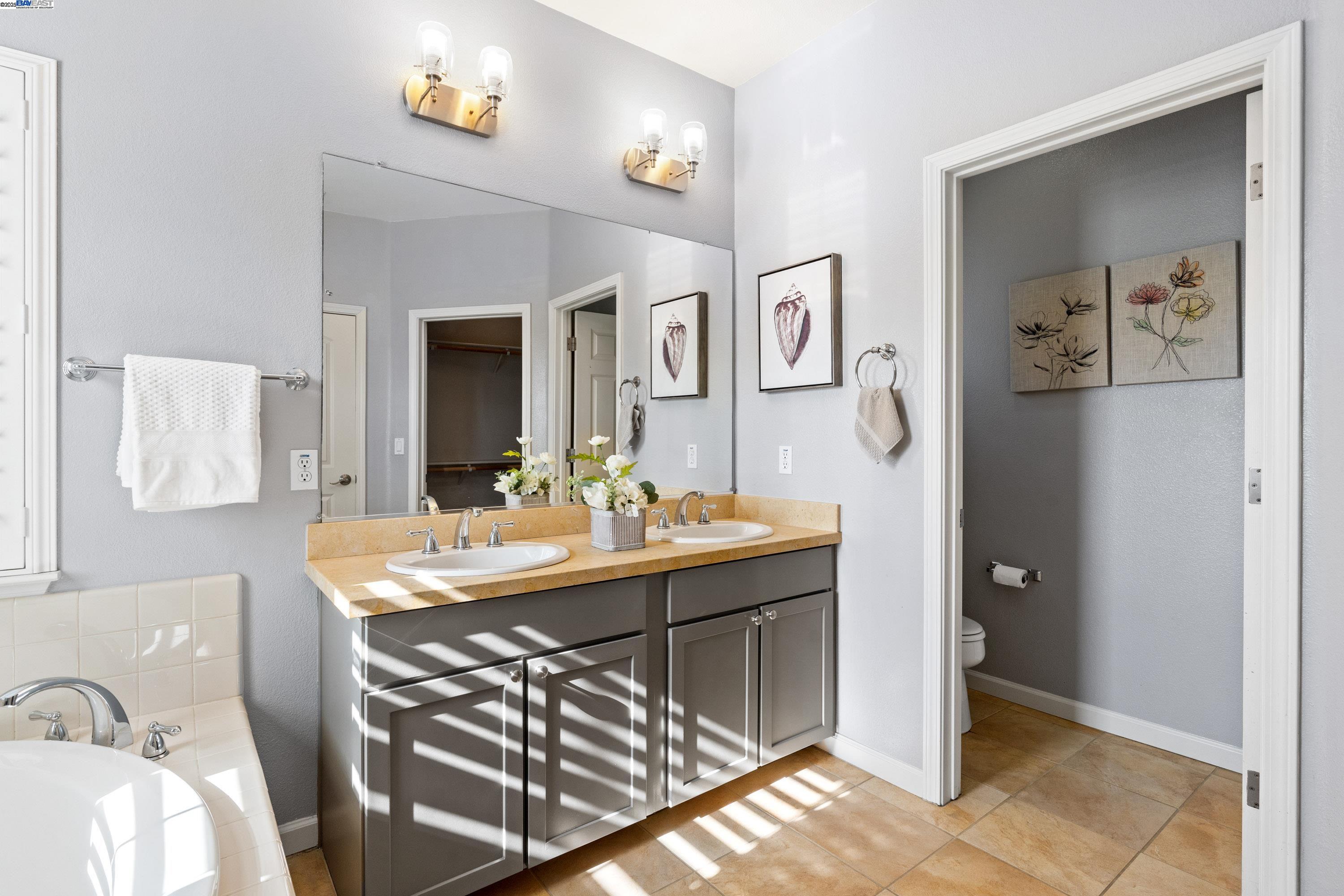 Detail Gallery Image 37 of 52 For 132 Maple Ln, East Palo Alto,  CA 94303 - 4 Beds | 2/1 Baths