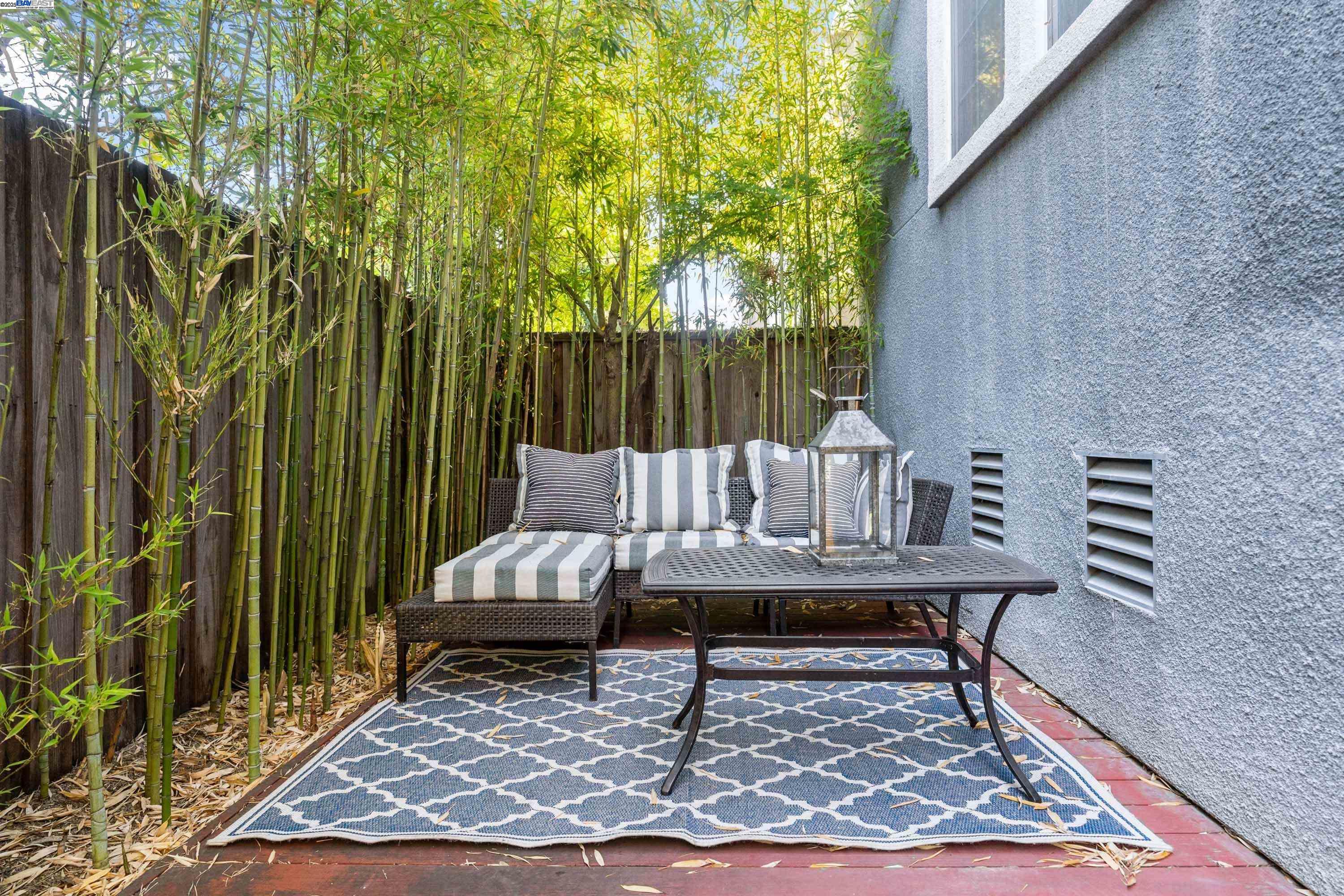 Detail Gallery Image 43 of 52 For 132 Maple Ln, East Palo Alto,  CA 94303 - 4 Beds | 2/1 Baths