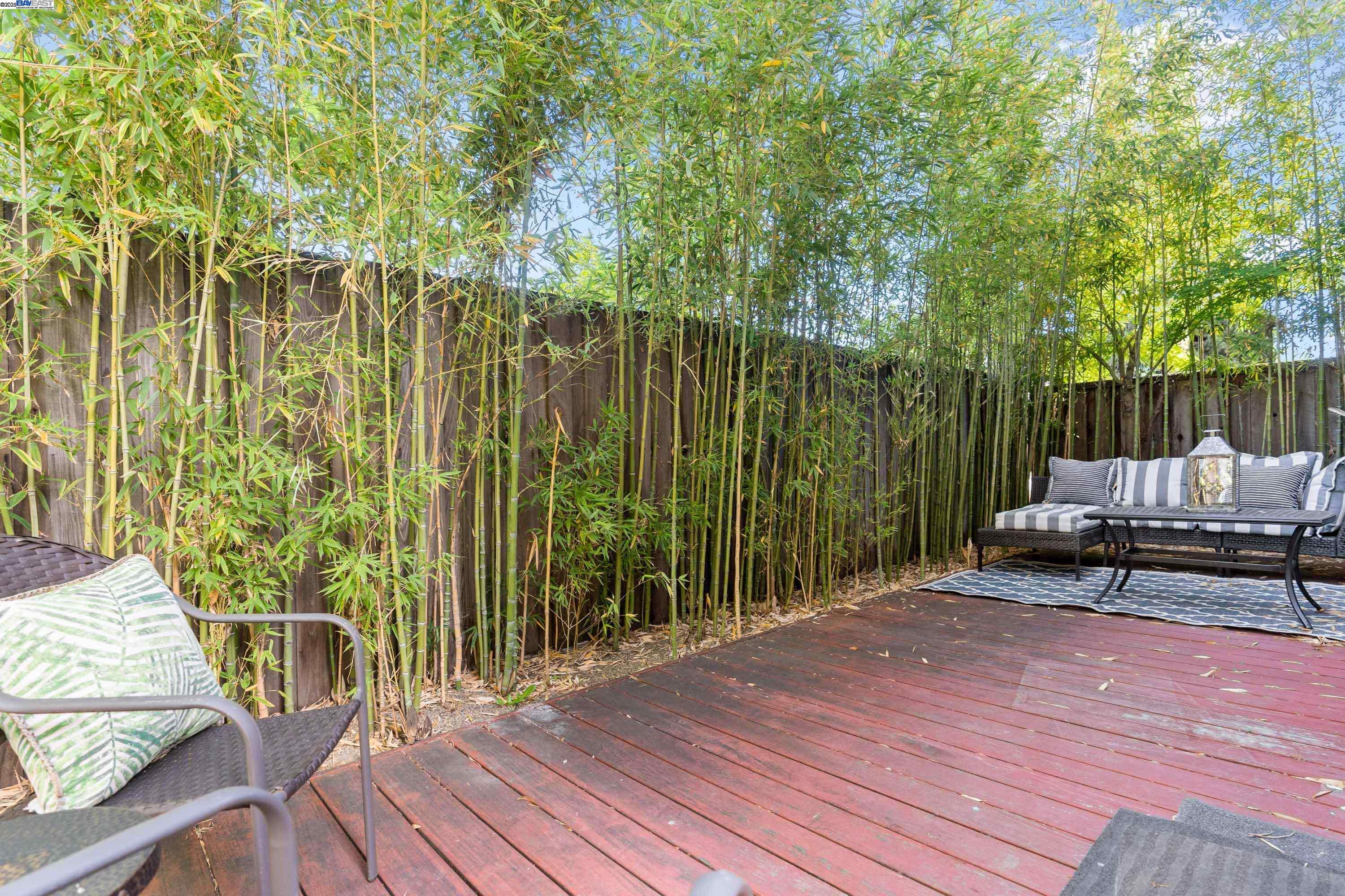Detail Gallery Image 45 of 52 For 132 Maple Ln, East Palo Alto,  CA 94303 - 4 Beds | 2/1 Baths
