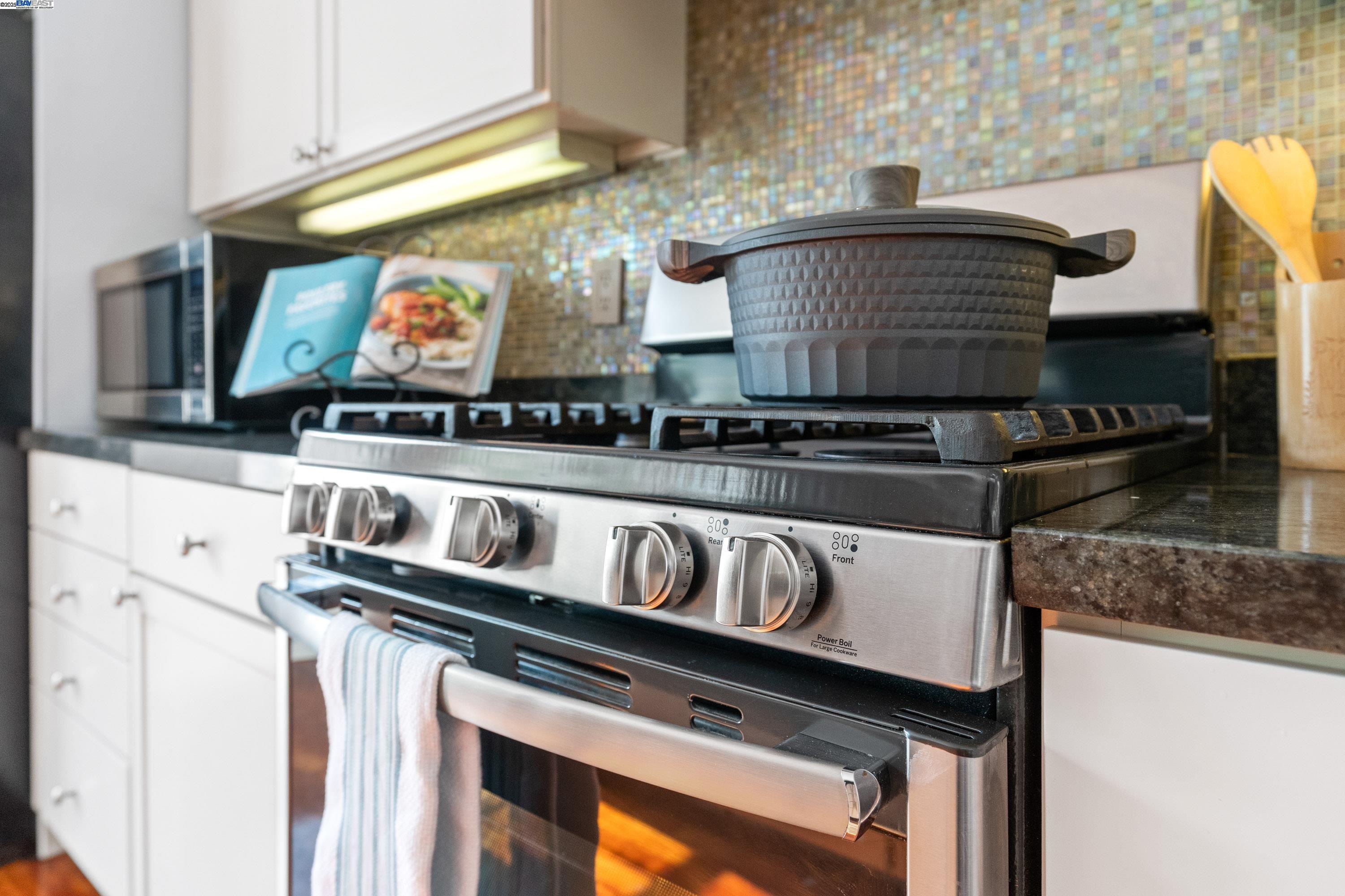 Detail Gallery Image 47 of 52 For 132 Maple Ln, East Palo Alto,  CA 94303 - 4 Beds | 2/1 Baths