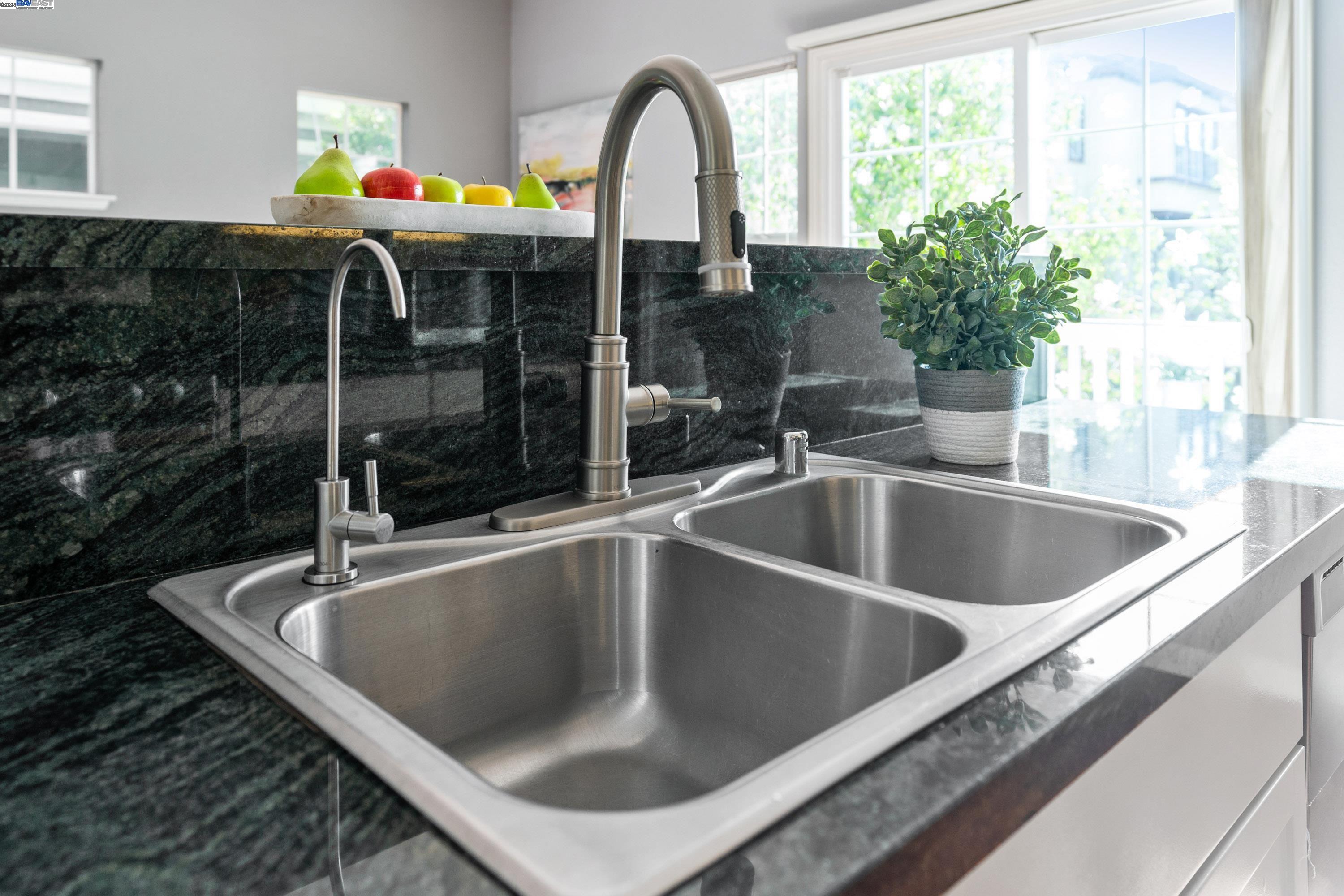 Detail Gallery Image 48 of 52 For 132 Maple Ln, East Palo Alto,  CA 94303 - 4 Beds | 2/1 Baths