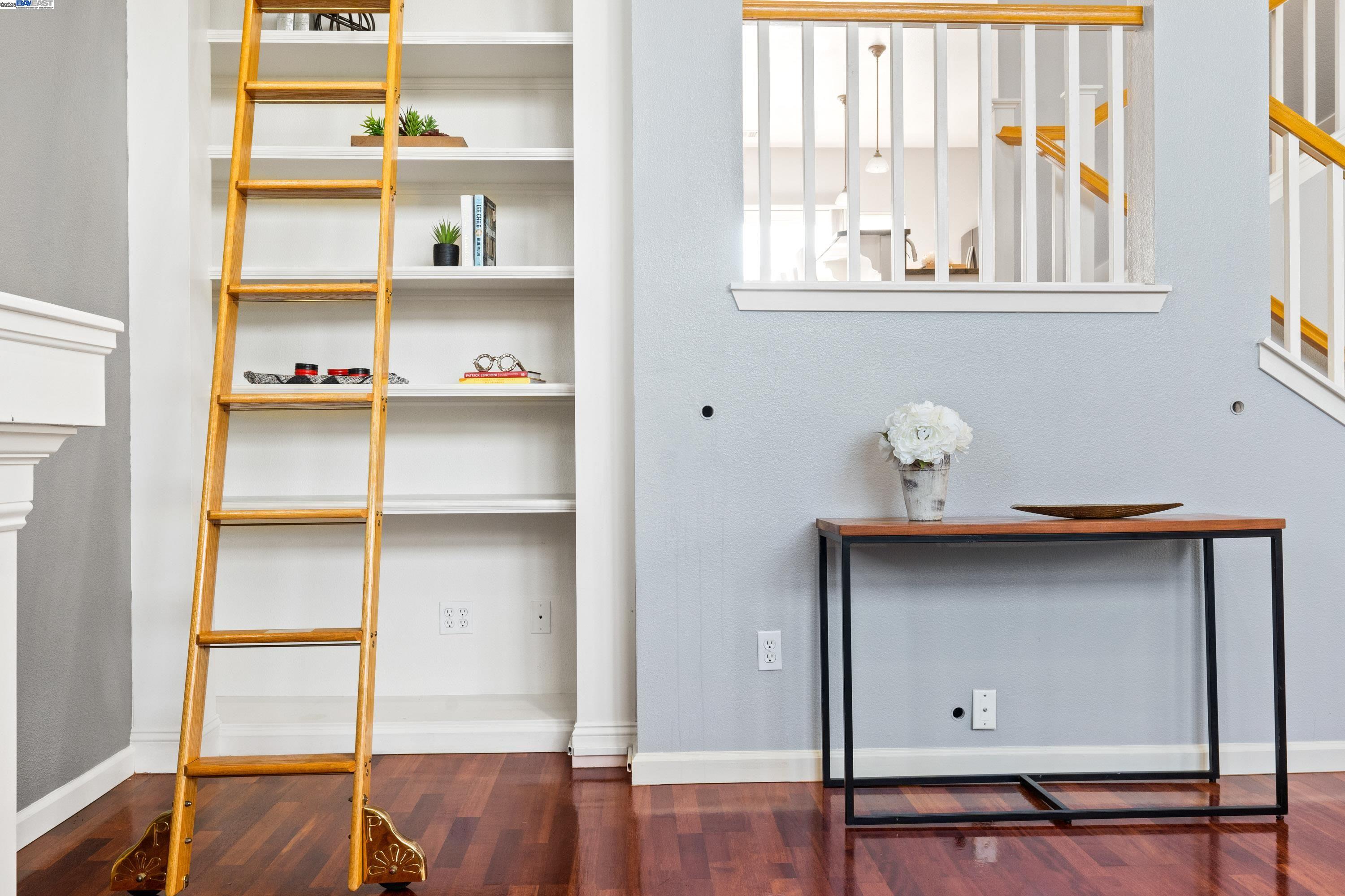 Detail Gallery Image 8 of 52 For 132 Maple Ln, East Palo Alto,  CA 94303 - 4 Beds | 2/1 Baths