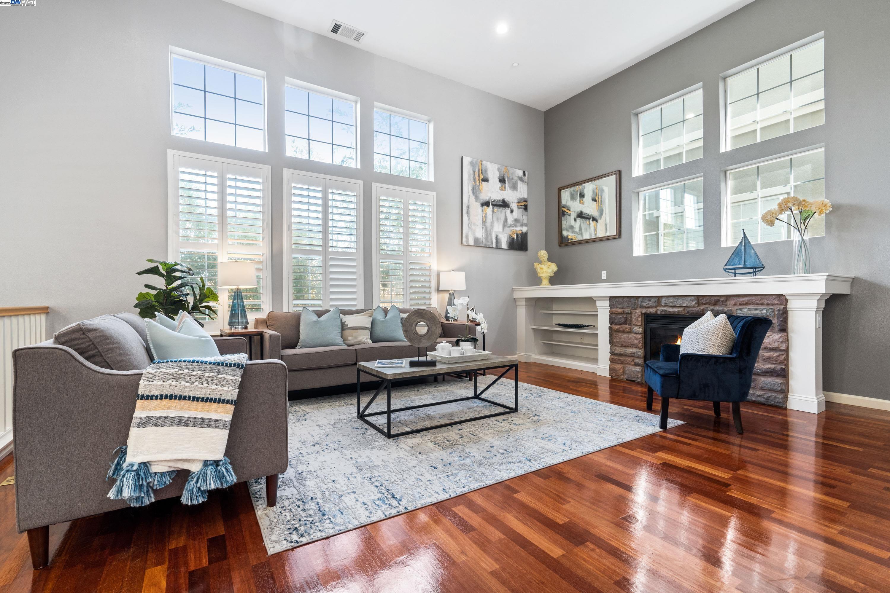 Detail Gallery Image 10 of 52 For 132 Maple Ln, East Palo Alto,  CA 94303 - 4 Beds | 2/1 Baths