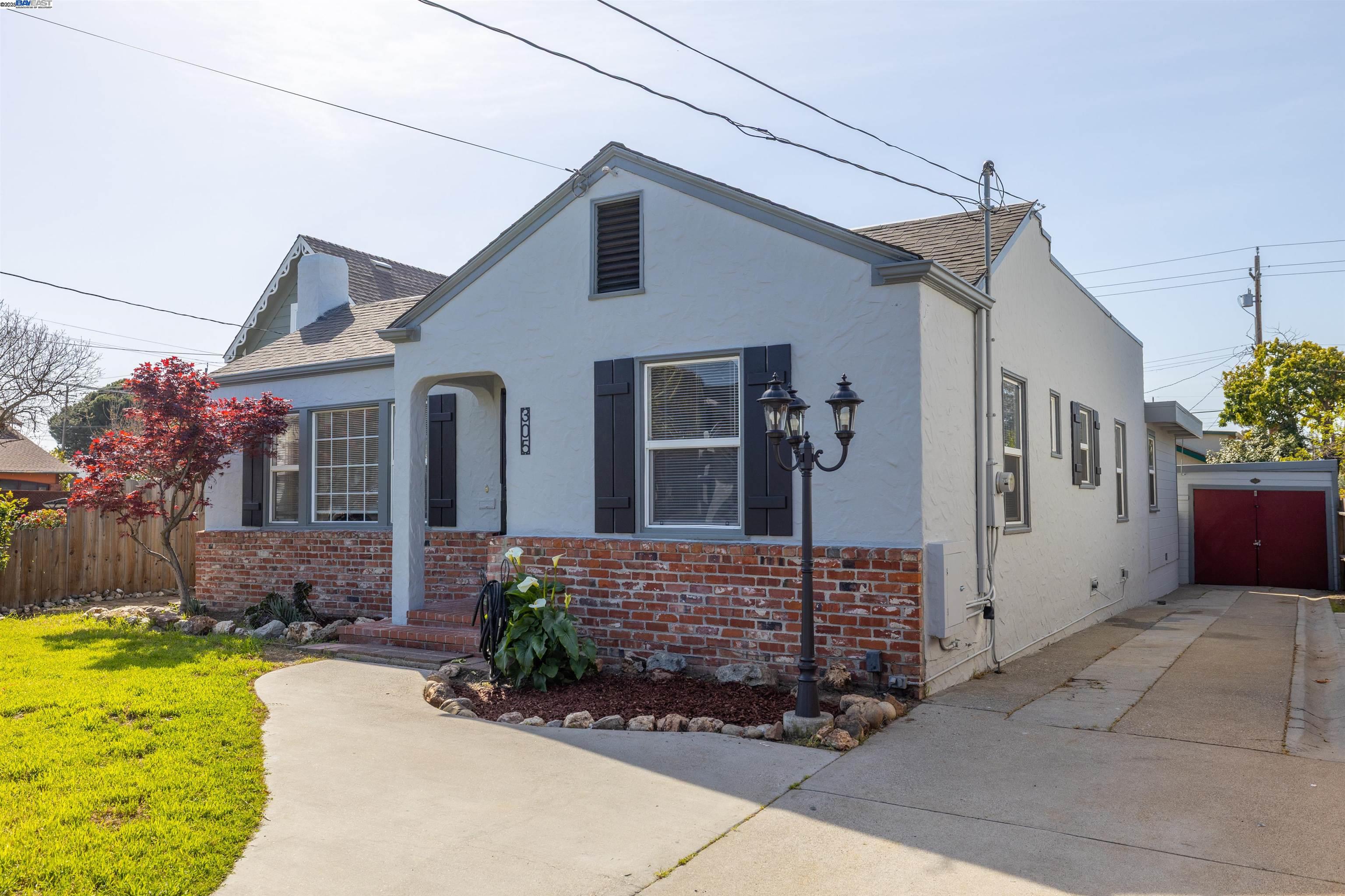 Detail Gallery Image 1 of 1 For 305 W 8th St, Antioch,  CA 94509 - 3 Beds | 2 Baths