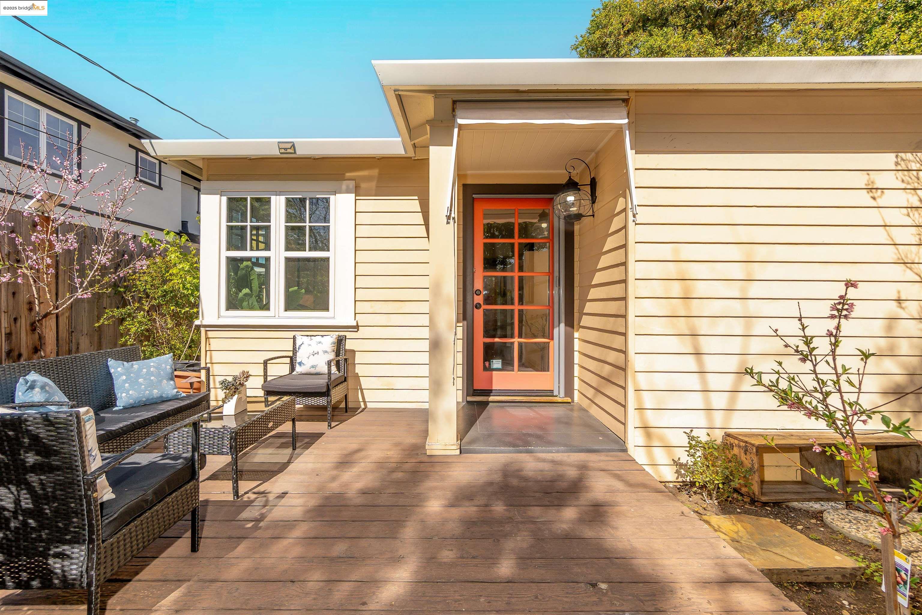Detail Gallery Image 1 of 35 For 412 Pepper Ave, Palo Alto,  CA 94306 - 2 Beds | 1 Baths