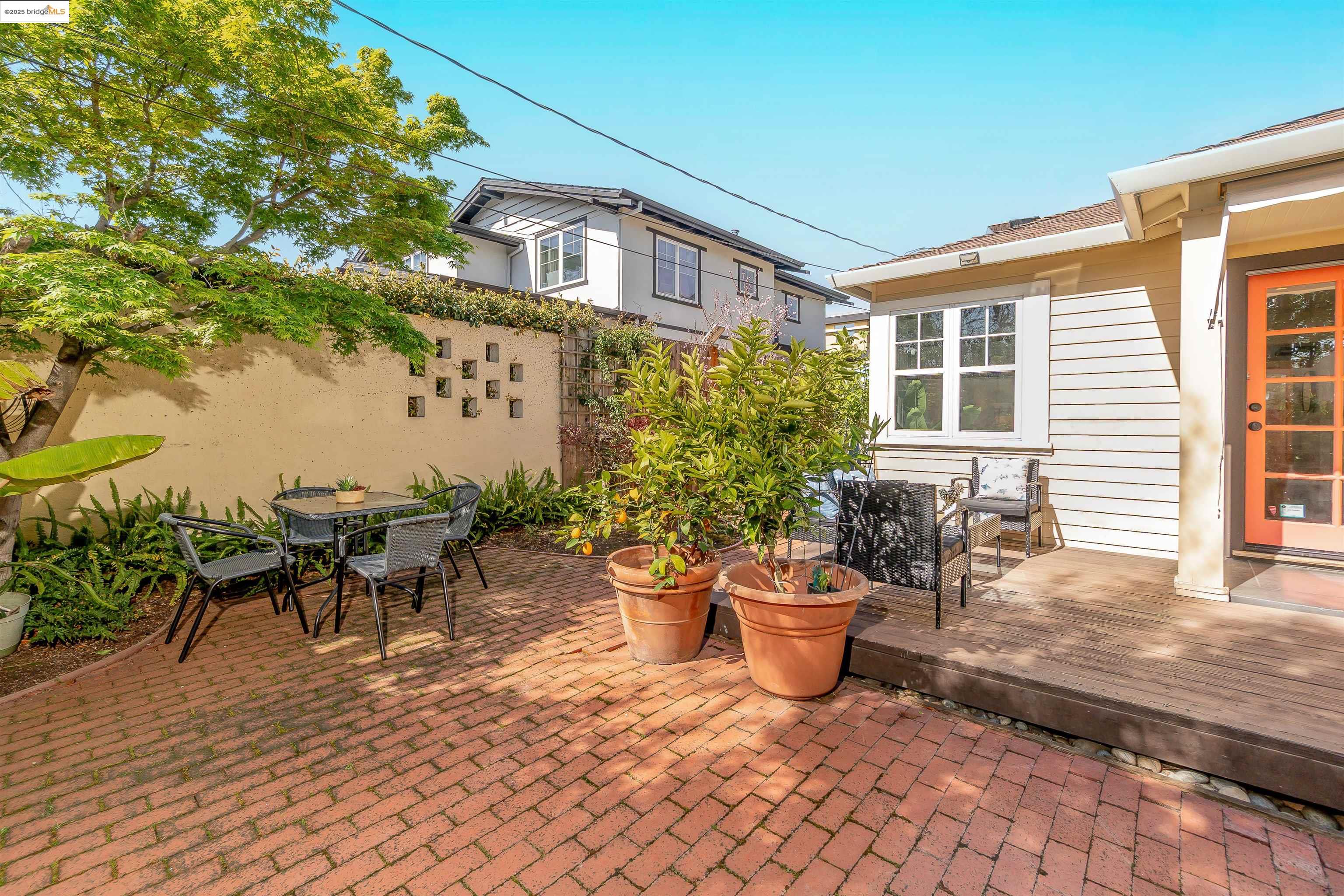Detail Gallery Image 2 of 35 For 412 Pepper Ave, Palo Alto,  CA 94306 - 2 Beds | 1 Baths