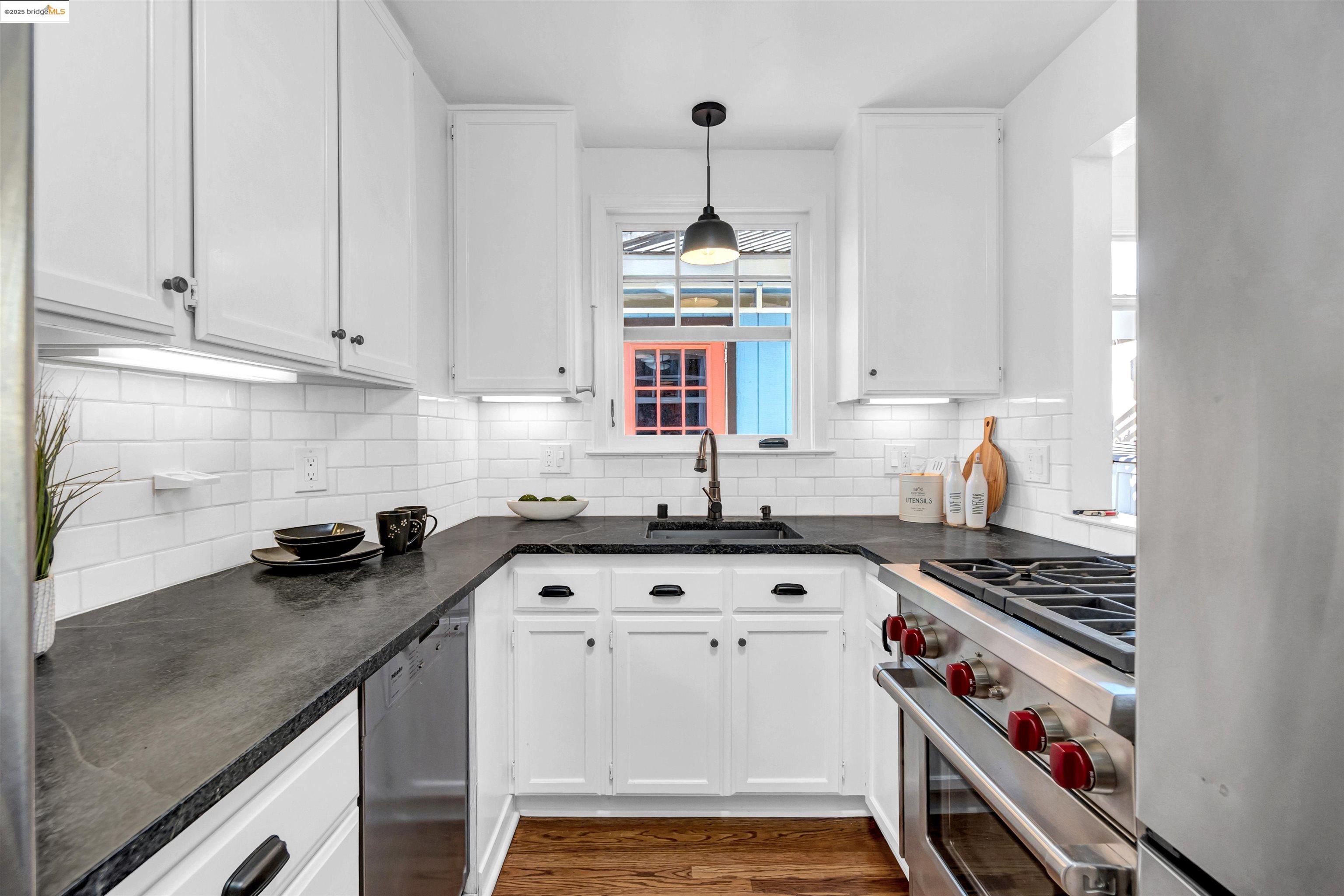 Detail Gallery Image 12 of 35 For 412 Pepper Ave, Palo Alto,  CA 94306 - 2 Beds | 1 Baths