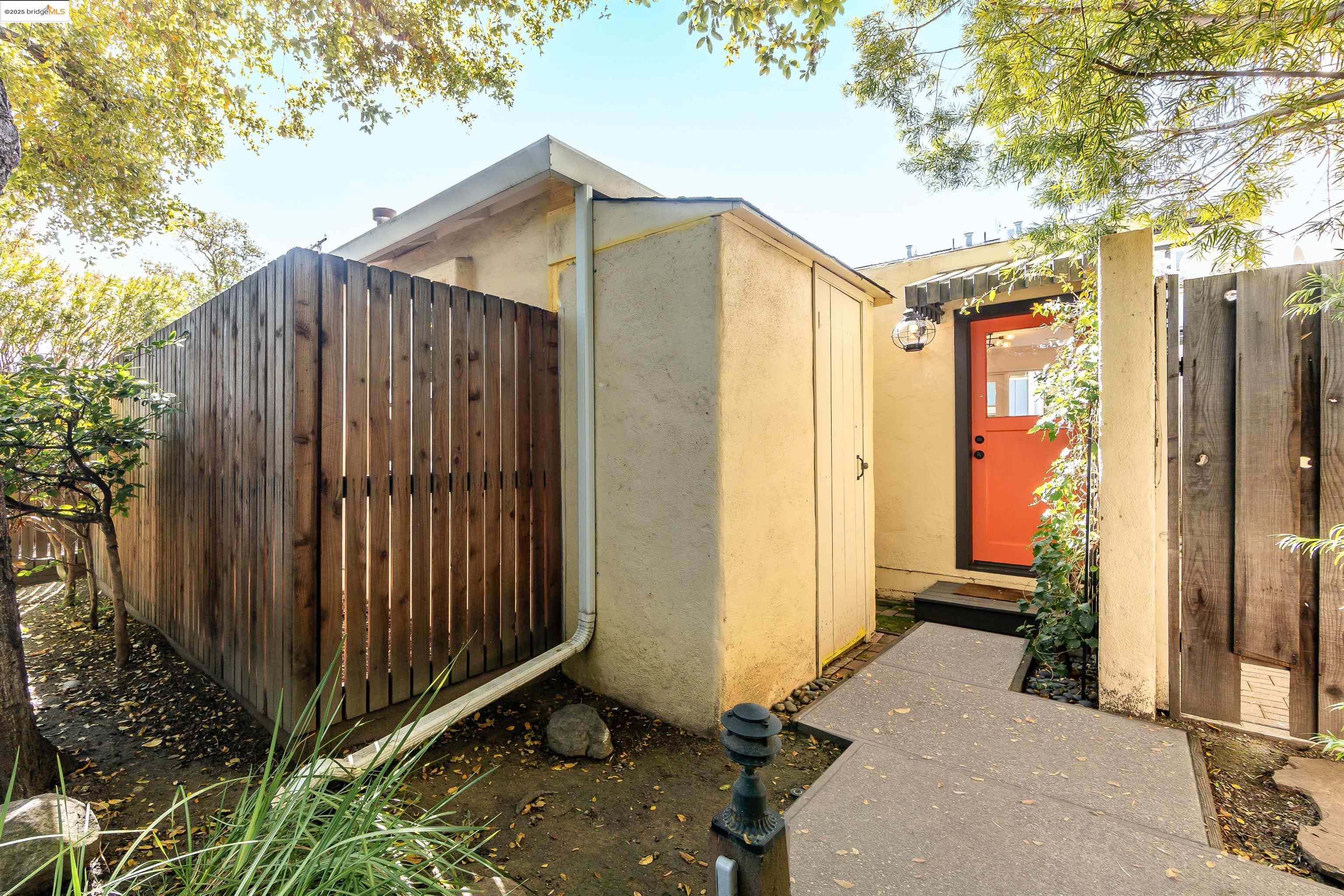 Detail Gallery Image 28 of 35 For 412 Pepper Ave, Palo Alto,  CA 94306 - 2 Beds | 1 Baths