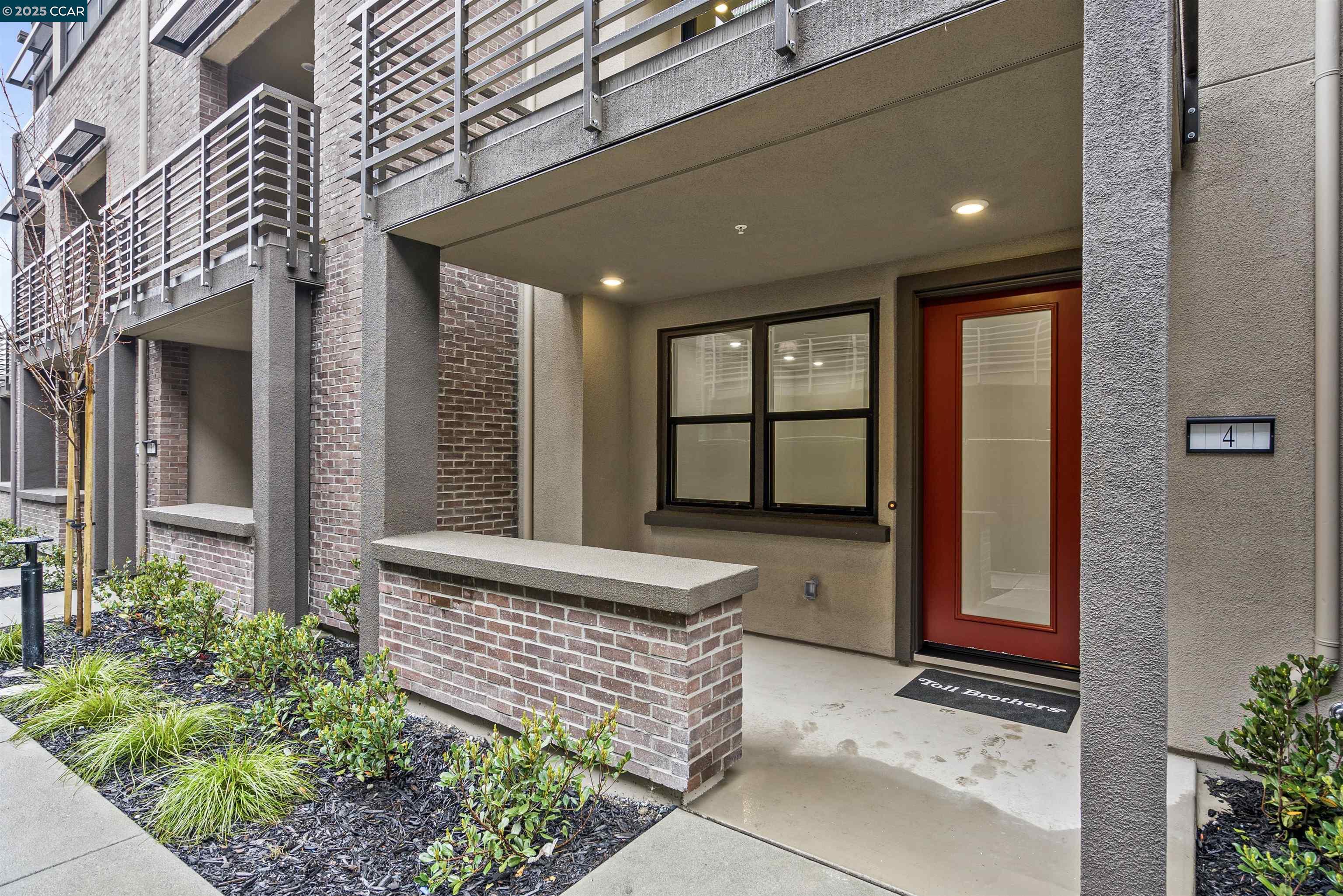 Detail Gallery Image 2 of 34 For 302 Stone Pine Terrace #4,  Sunnyvale,  CA 94086 - 4 Beds | 4 Baths