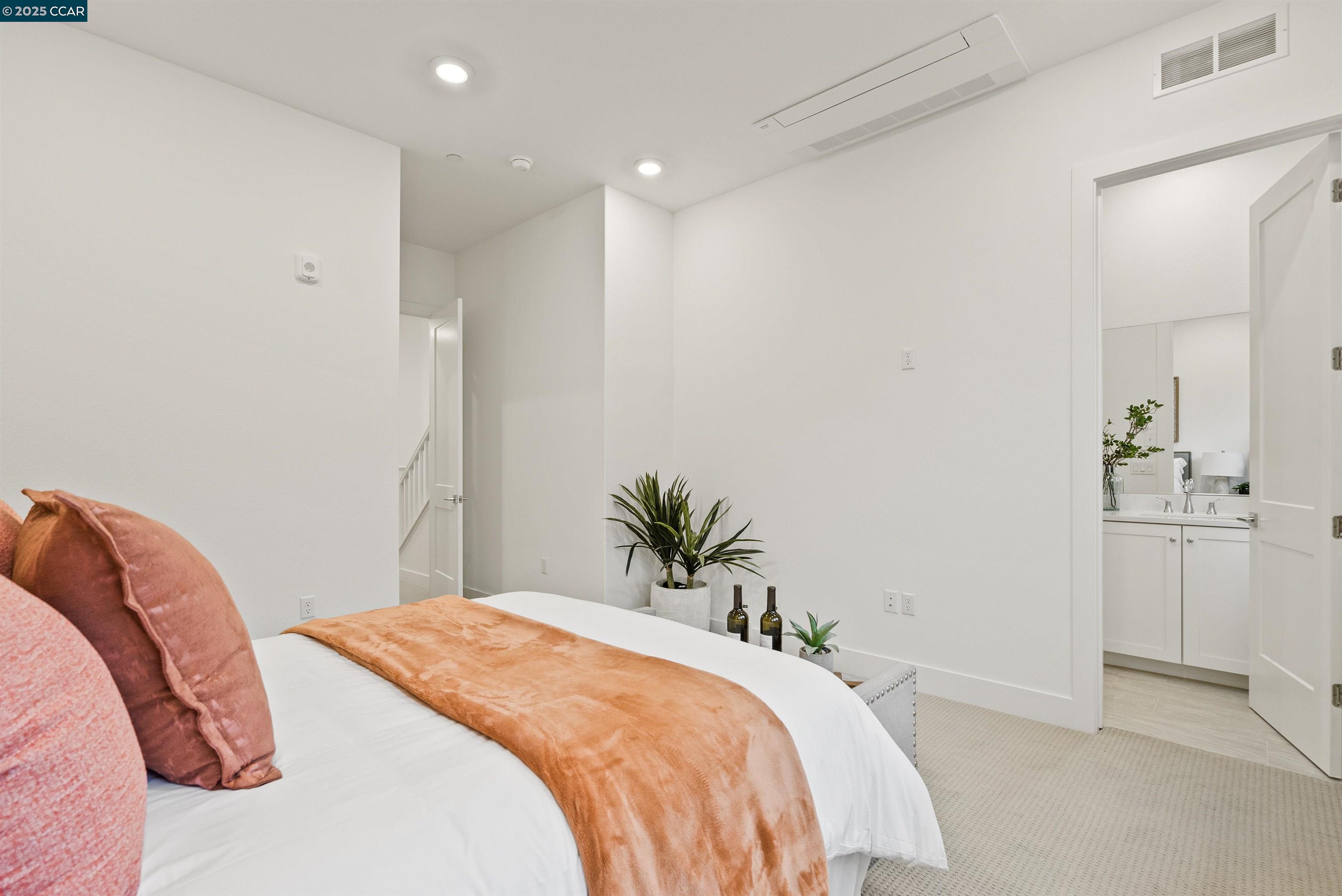Detail Gallery Image 15 of 34 For 302 Stone Pine Terrace #4,  Sunnyvale,  CA 94086 - 4 Beds | 4 Baths