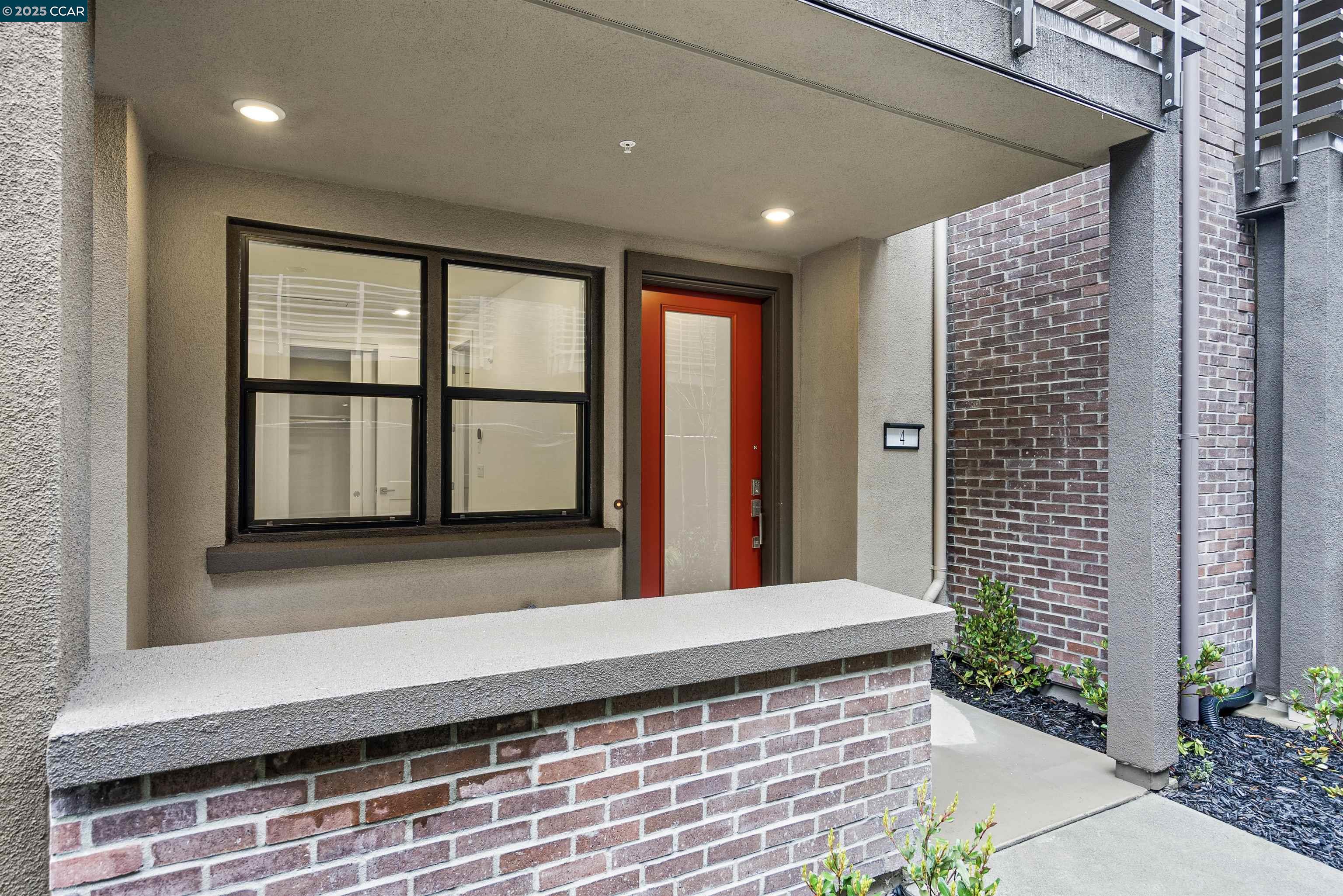 Detail Gallery Image 3 of 34 For 302 Stone Pine Terrace #4,  Sunnyvale,  CA 94086 - 4 Beds | 4 Baths