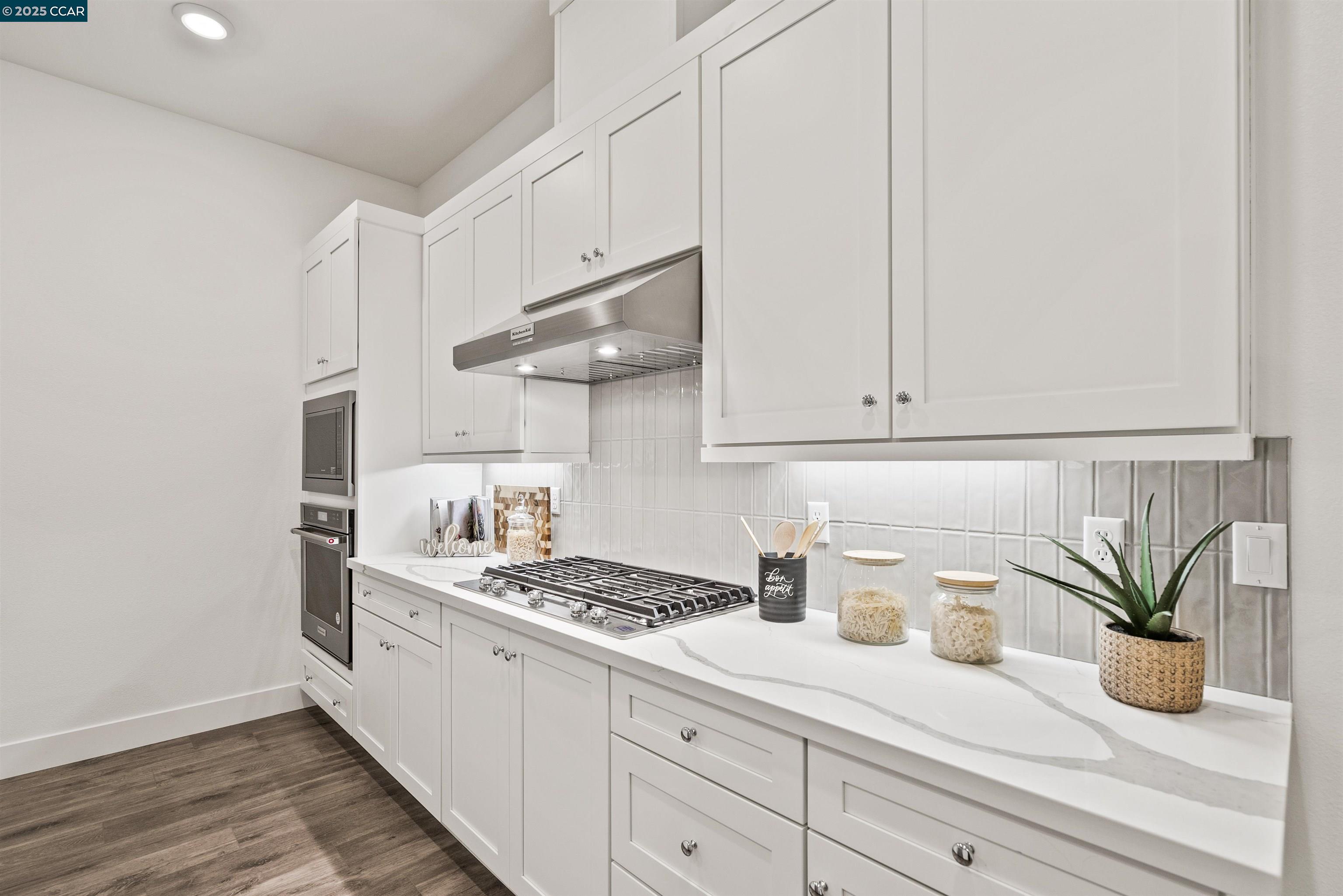 Detail Gallery Image 4 of 34 For 302 Stone Pine Terrace #4,  Sunnyvale,  CA 94086 - 4 Beds | 4 Baths