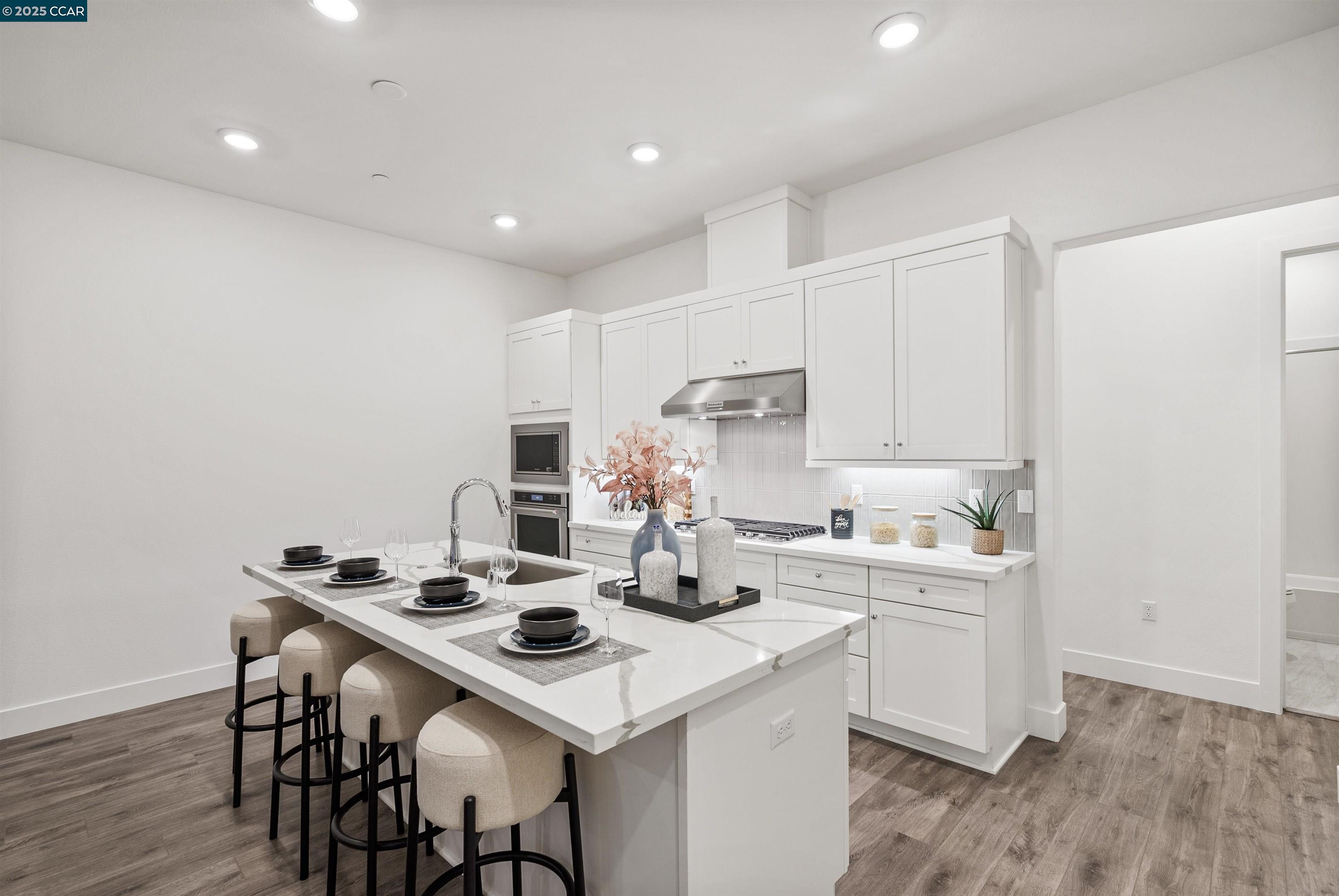 Detail Gallery Image 5 of 34 For 302 Stone Pine Terrace #4,  Sunnyvale,  CA 94086 - 4 Beds | 4 Baths