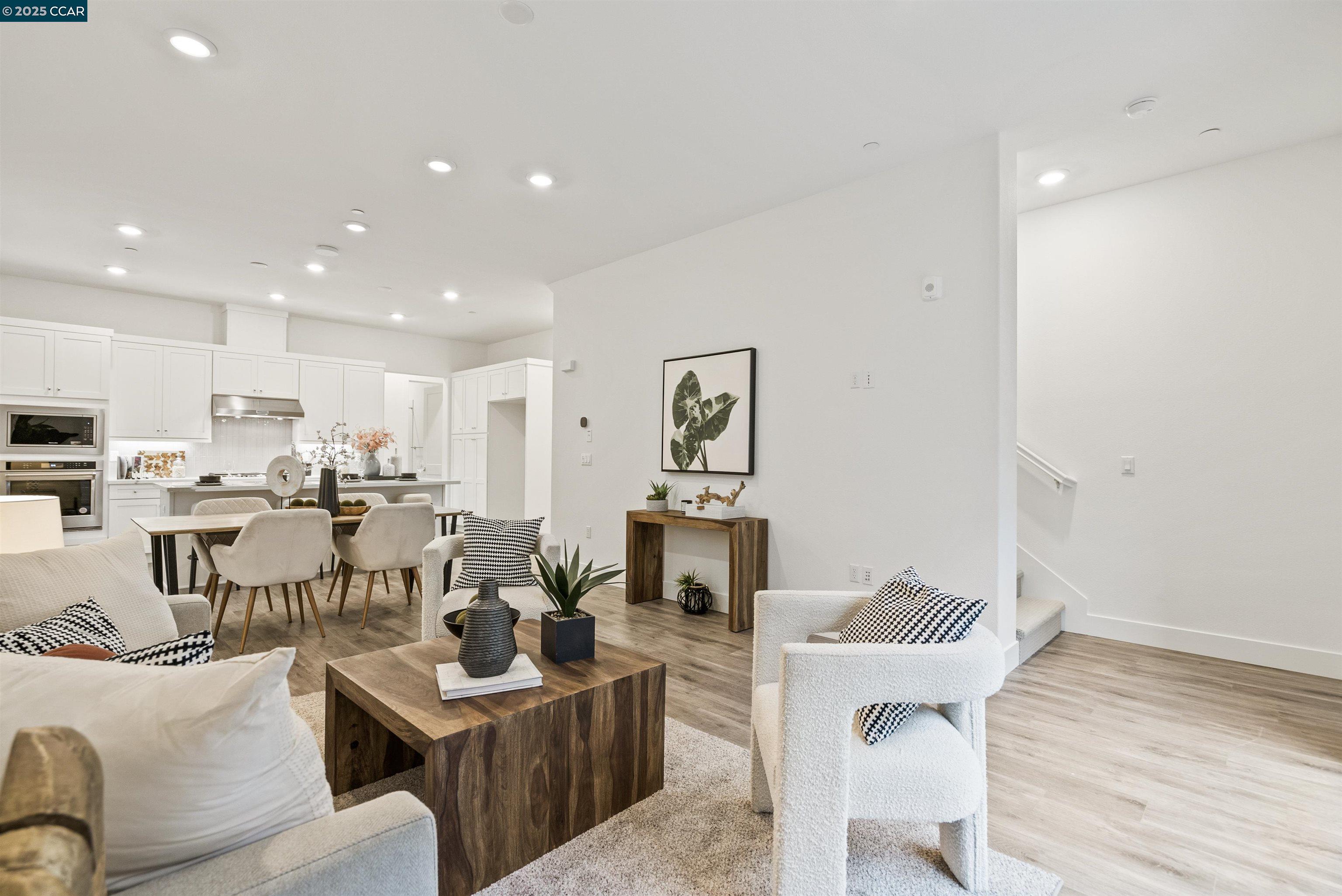 Detail Gallery Image 8 of 34 For 302 Stone Pine Terrace #4,  Sunnyvale,  CA 94086 - 4 Beds | 4 Baths