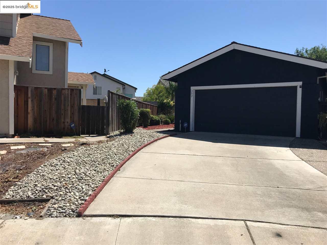 Detail Gallery Image 1 of 17 For 353 Hazelnut Ln, Oakley,  CA 94561 - 2 Beds | 1 Baths