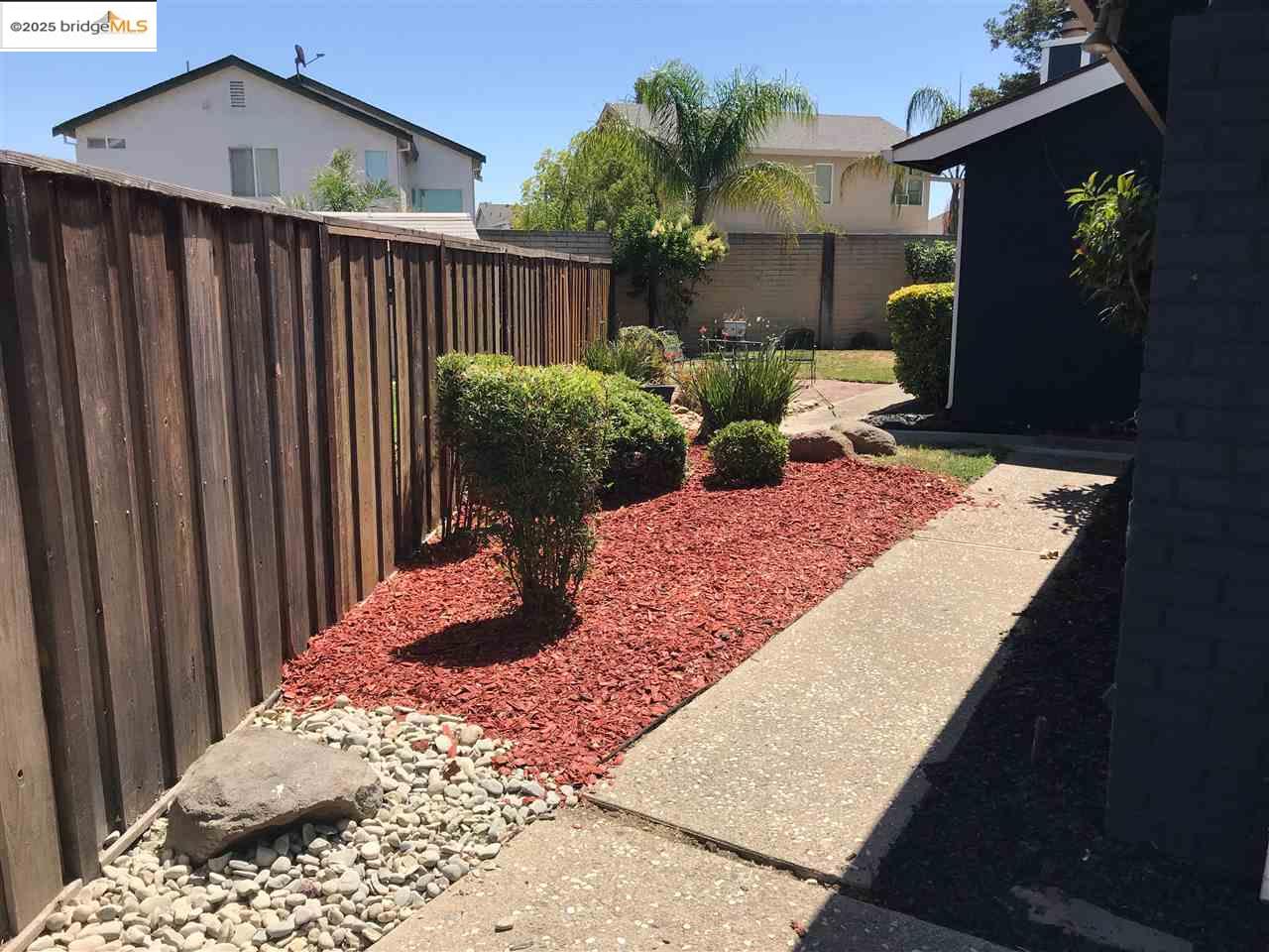 Detail Gallery Image 2 of 17 For 353 Hazelnut Ln, Oakley,  CA 94561 - 2 Beds | 1 Baths