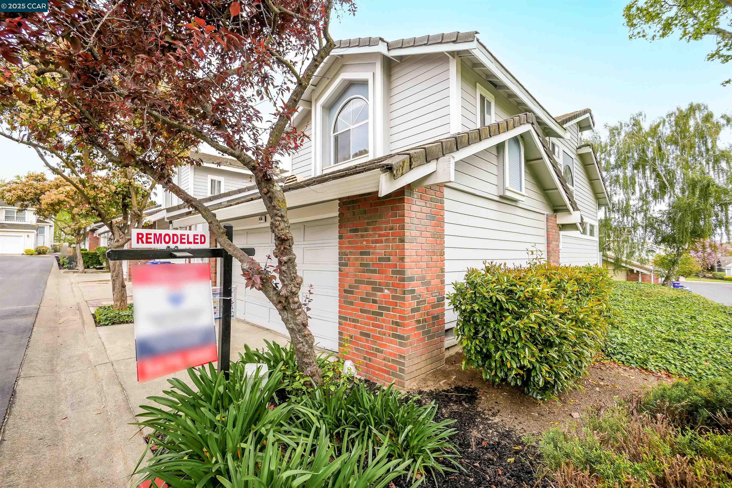 Detail Gallery Image 2 of 47 For 436 N Wildwood, Hercules,  CA 94547 - 3 Beds | 2/1 Baths