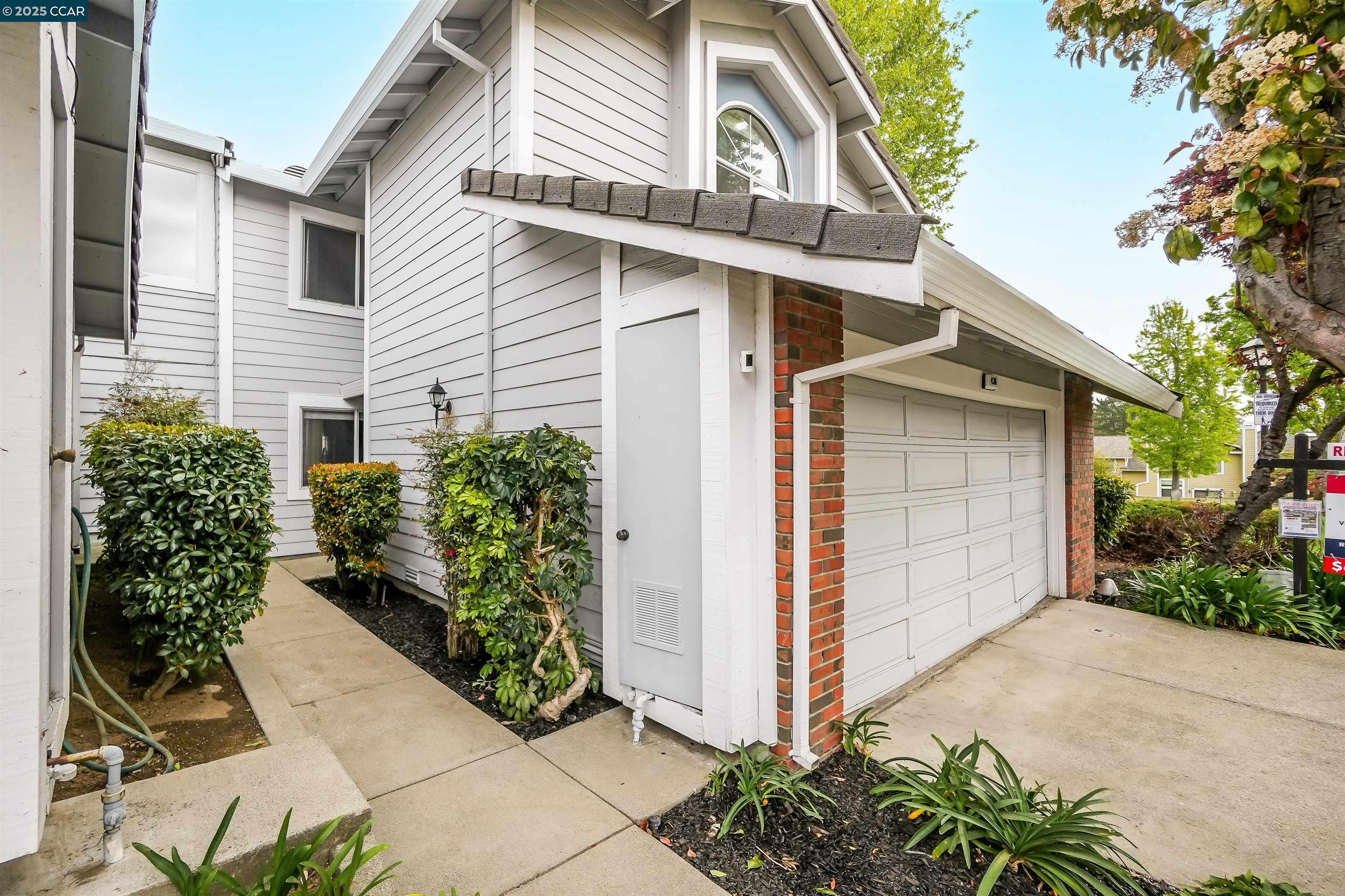 Detail Gallery Image 4 of 47 For 436 N Wildwood, Hercules,  CA 94547 - 3 Beds | 2/1 Baths