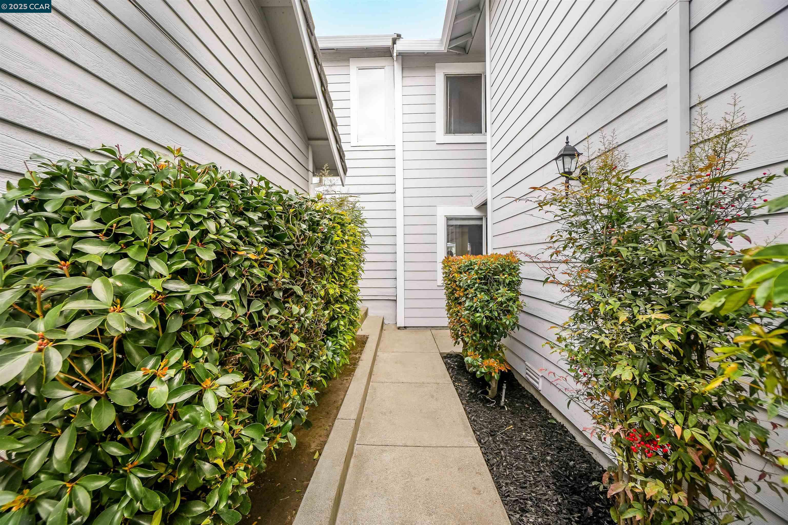 Detail Gallery Image 5 of 47 For 436 N Wildwood, Hercules,  CA 94547 - 3 Beds | 2/1 Baths