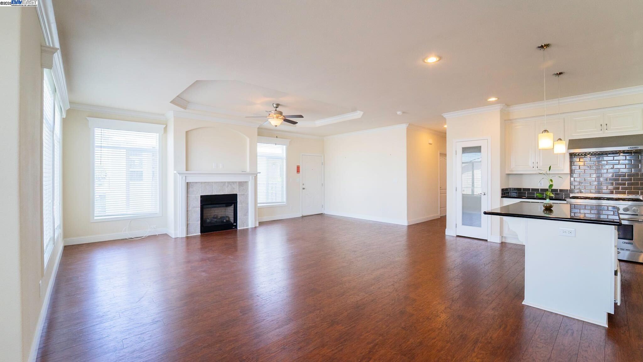 Detail Gallery Image 4 of 19 For 1085 Tasman Dr #207,  Sunnyvale,  CA 94089 - 3 Beds | 2 Baths