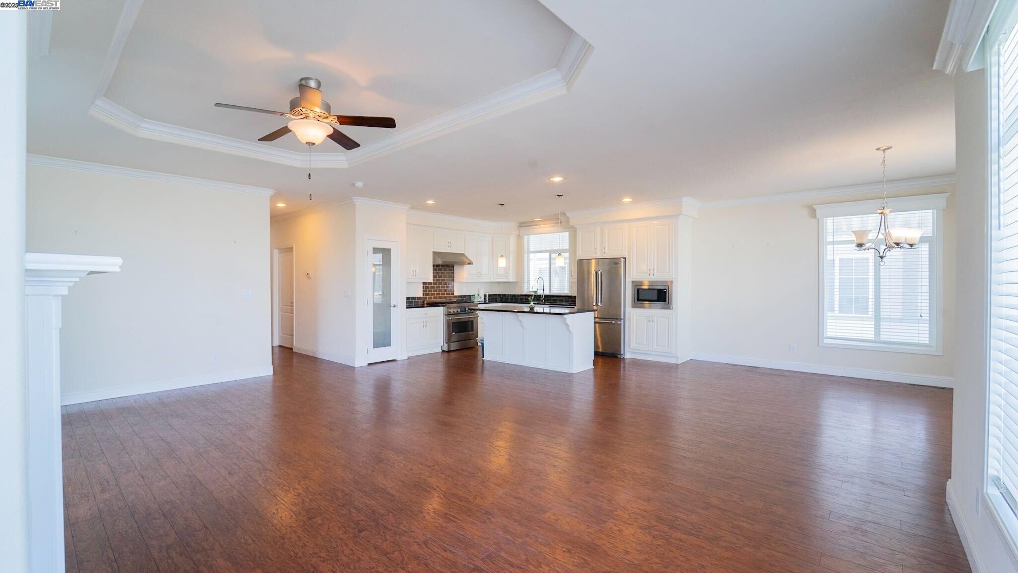Detail Gallery Image 5 of 19 For 1085 Tasman Dr #207,  Sunnyvale,  CA 94089 - 3 Beds | 2 Baths