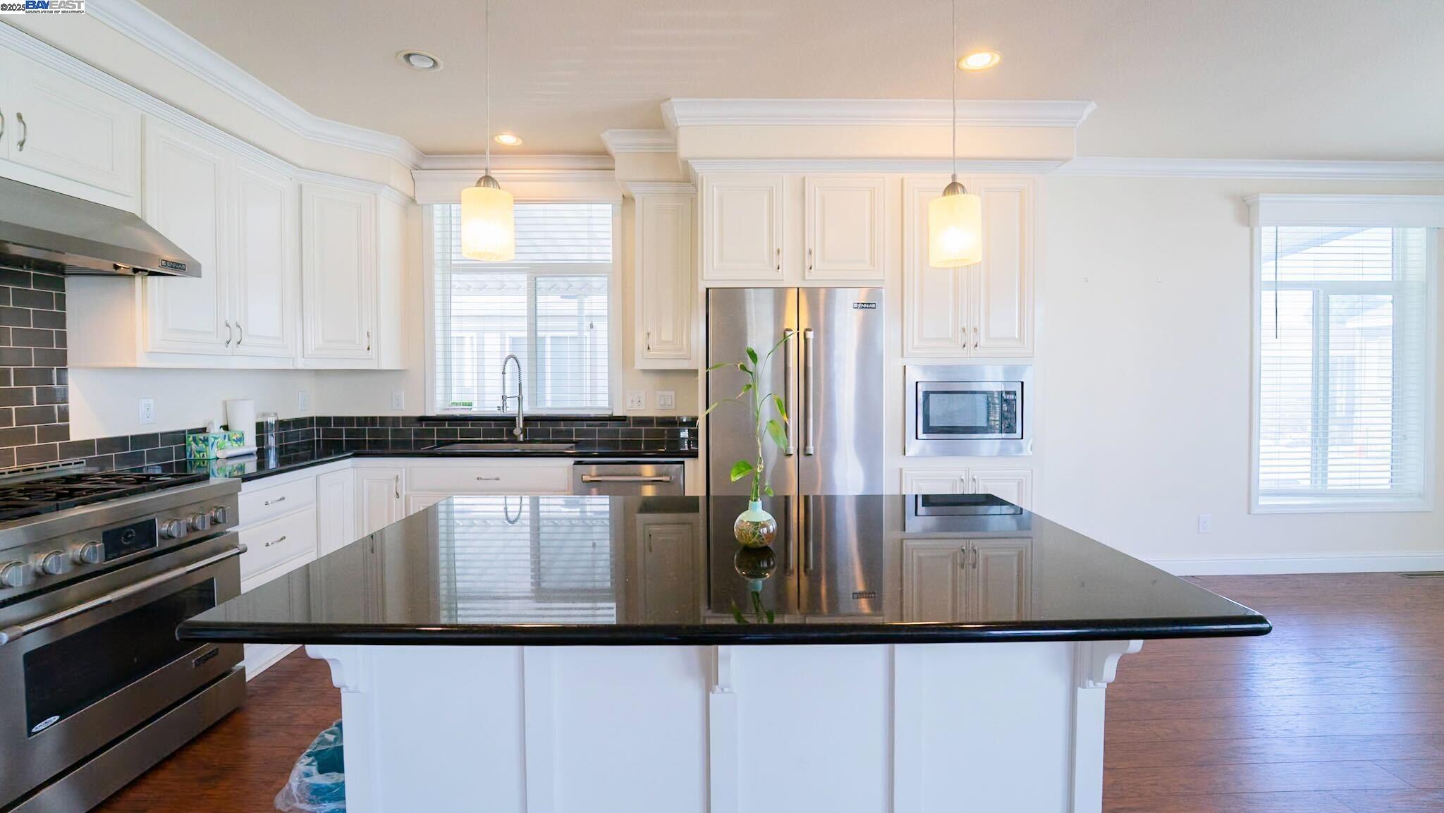 Detail Gallery Image 7 of 19 For 1085 Tasman Dr #207,  Sunnyvale,  CA 94089 - 3 Beds | 2 Baths