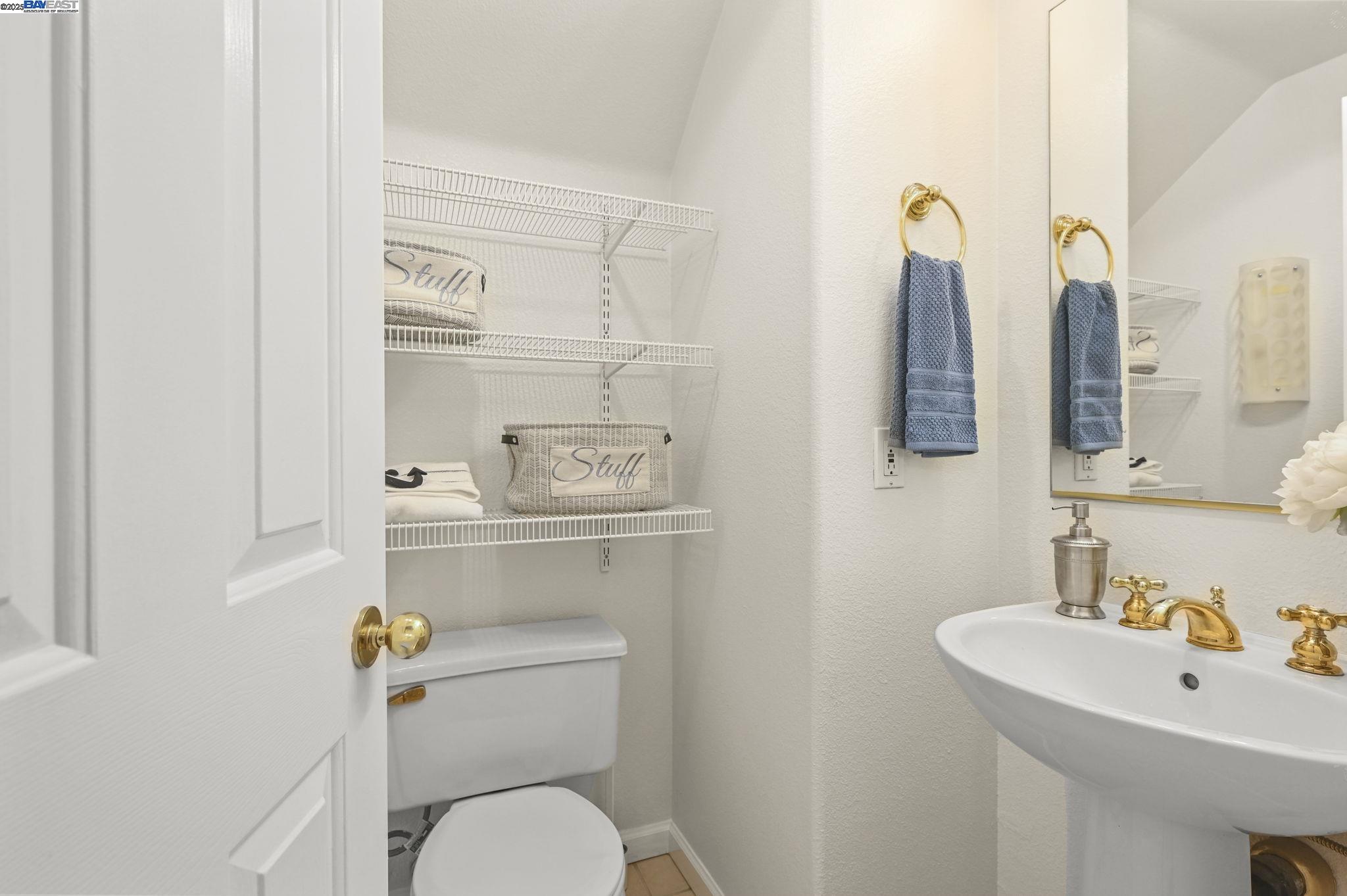 Detail Gallery Image 11 of 36 For 449 Farrel Ct, Mountain View,  CA 94043 - 3 Beds | 2/1 Baths