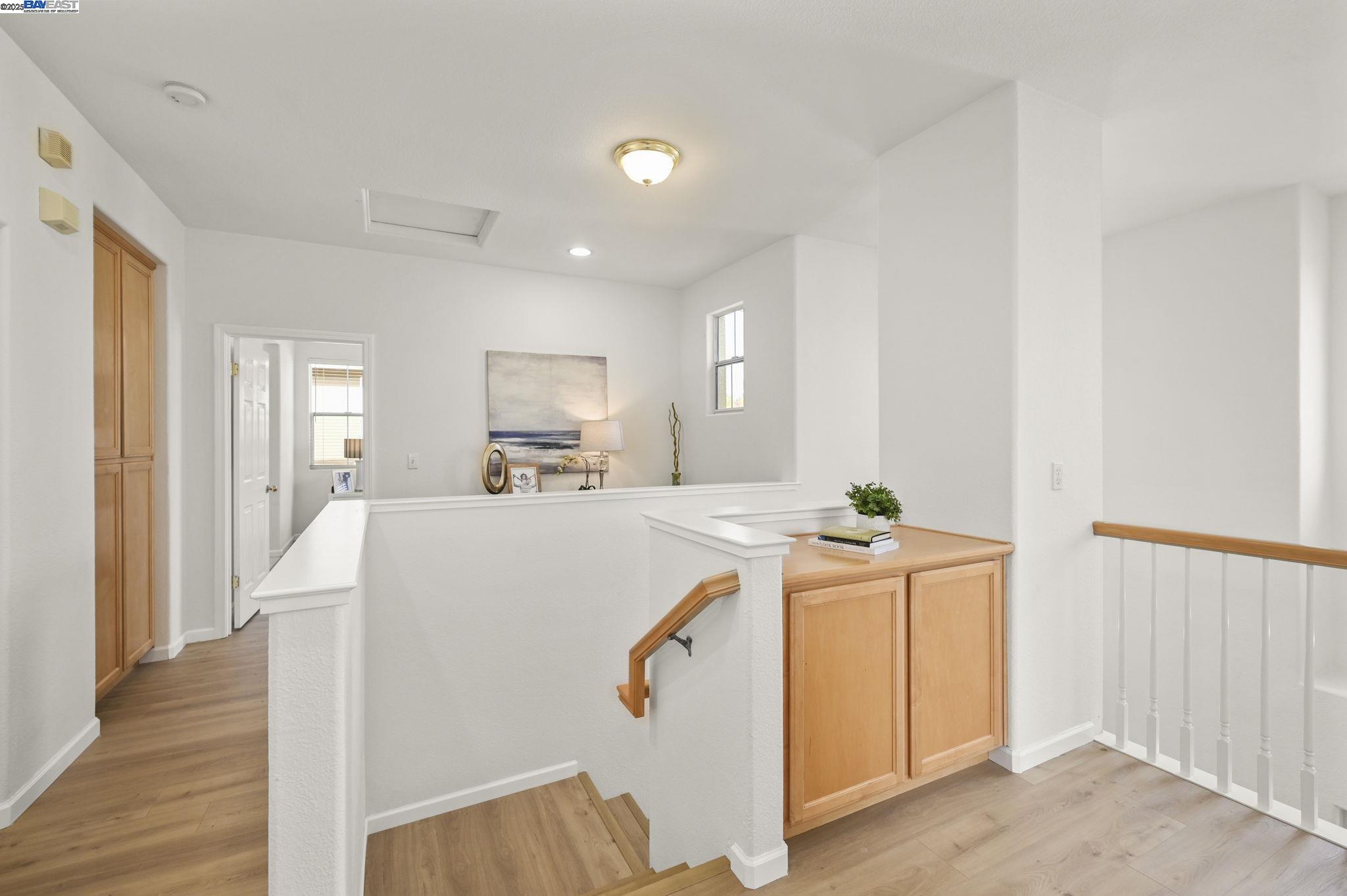 Detail Gallery Image 12 of 36 For 449 Farrel Ct, Mountain View,  CA 94043 - 3 Beds | 2/1 Baths