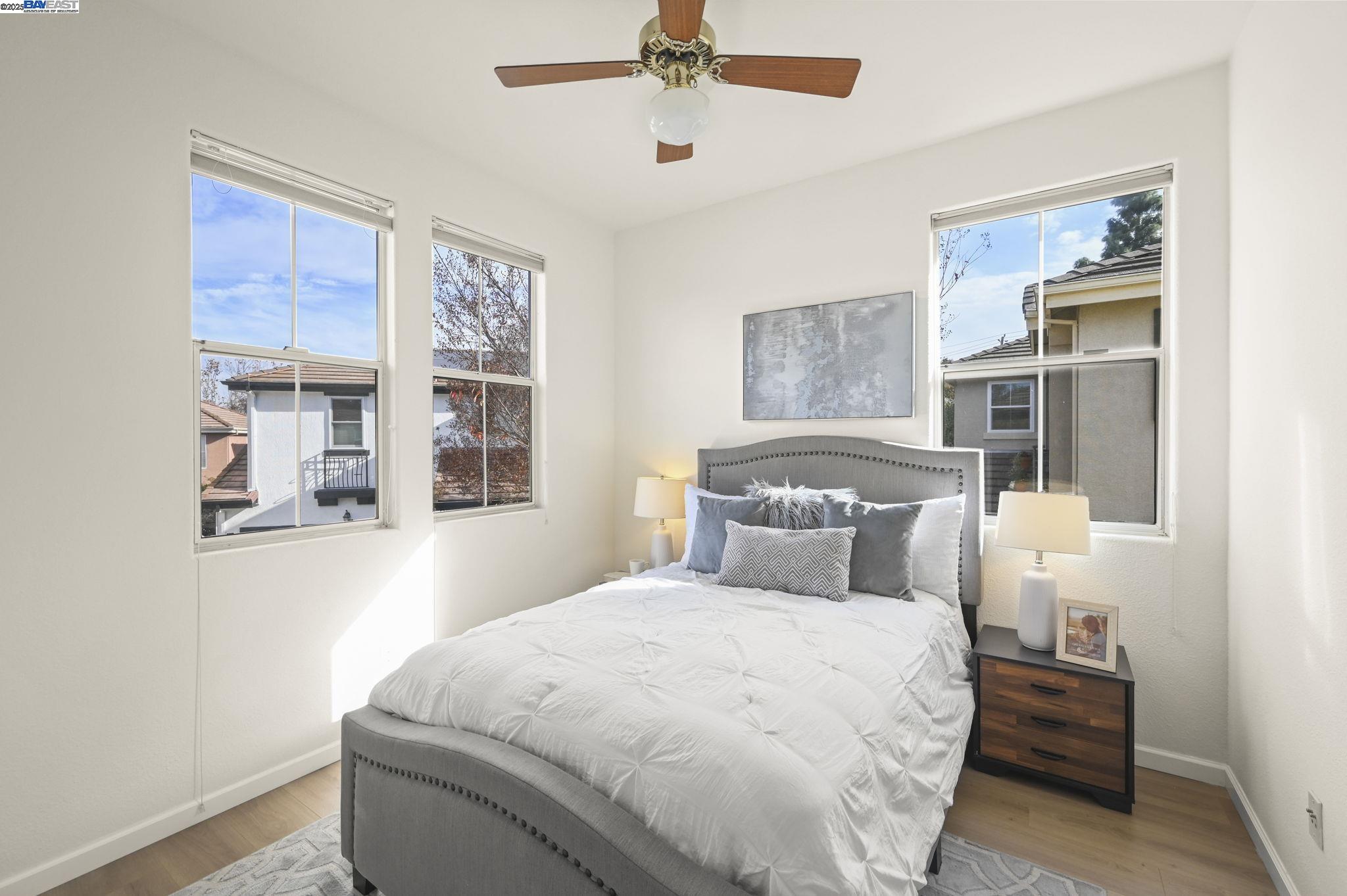 Detail Gallery Image 13 of 36 For 449 Farrel Ct, Mountain View,  CA 94043 - 3 Beds | 2/1 Baths