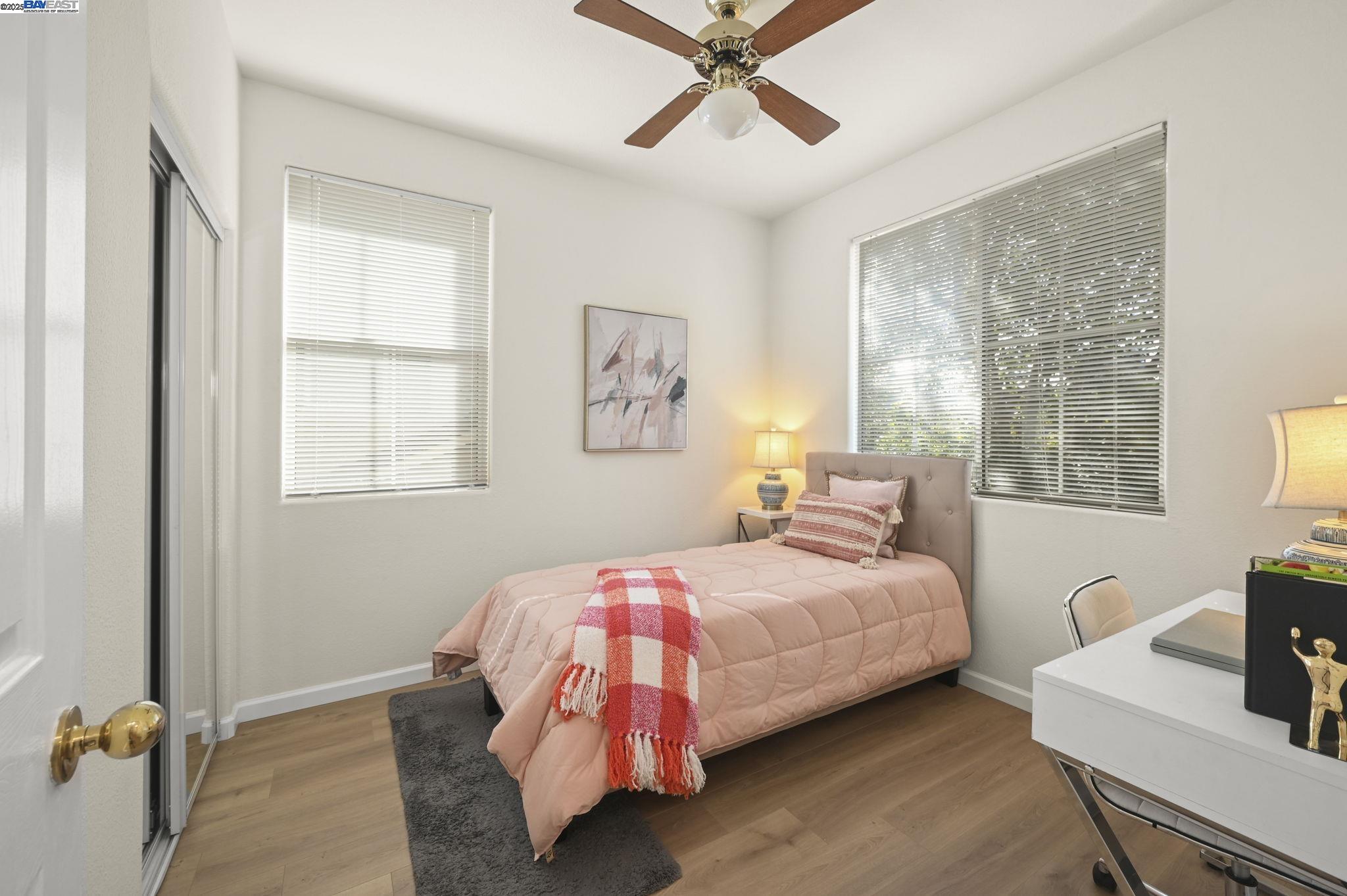 Detail Gallery Image 14 of 36 For 449 Farrel Ct, Mountain View,  CA 94043 - 3 Beds | 2/1 Baths