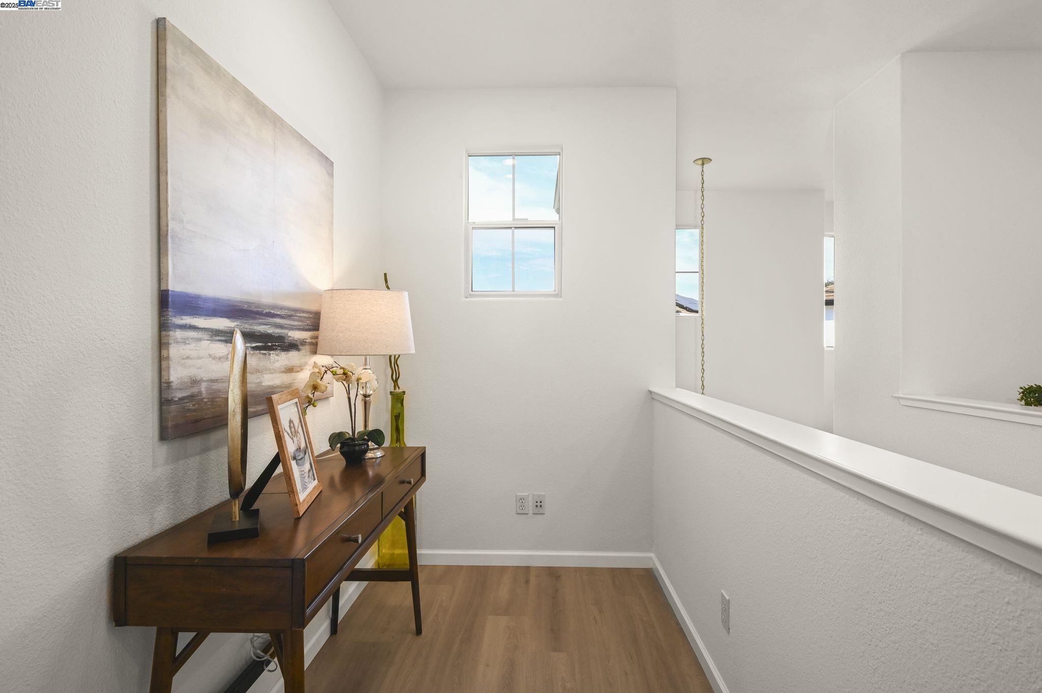 Detail Gallery Image 16 of 36 For 449 Farrel Ct, Mountain View,  CA 94043 - 3 Beds | 2/1 Baths