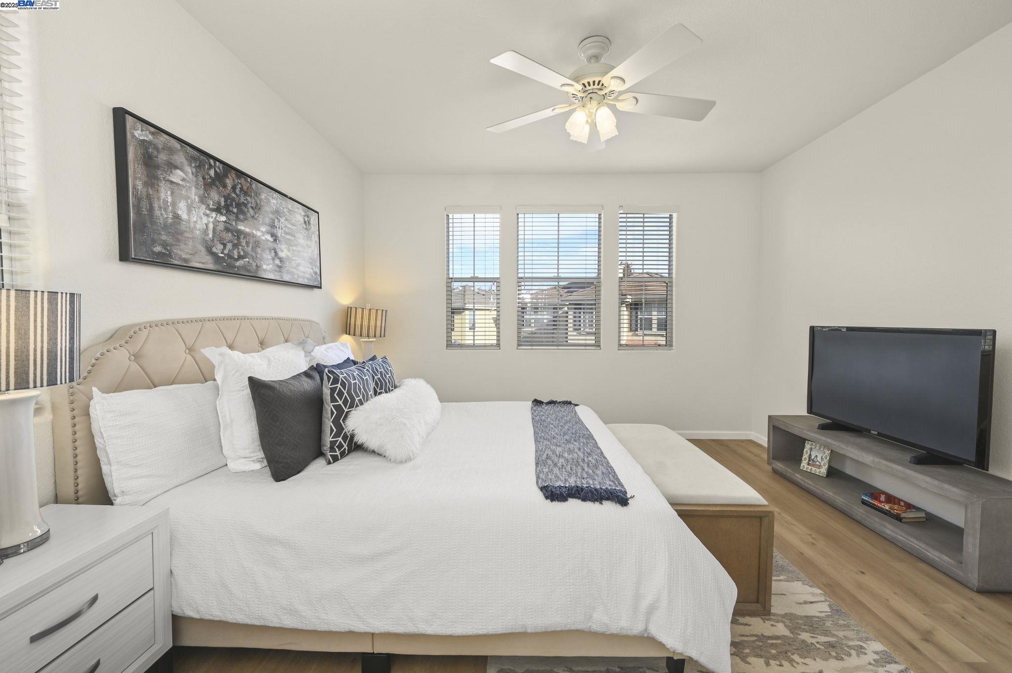 Detail Gallery Image 18 of 36 For 449 Farrel Ct, Mountain View,  CA 94043 - 3 Beds | 2/1 Baths