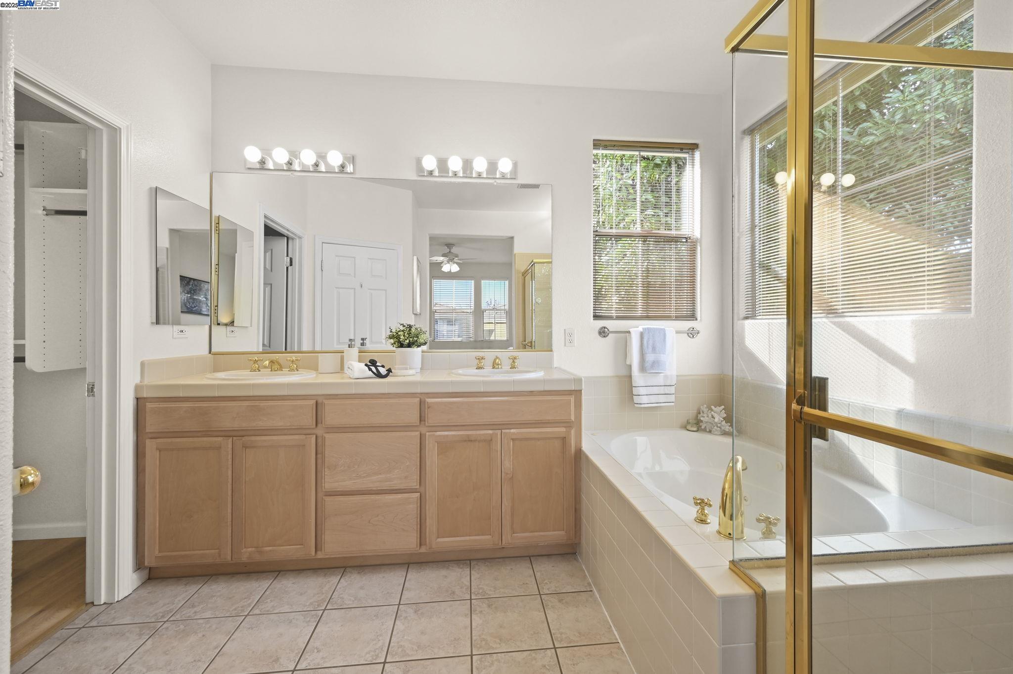 Detail Gallery Image 19 of 36 For 449 Farrel Ct, Mountain View,  CA 94043 - 3 Beds | 2/1 Baths