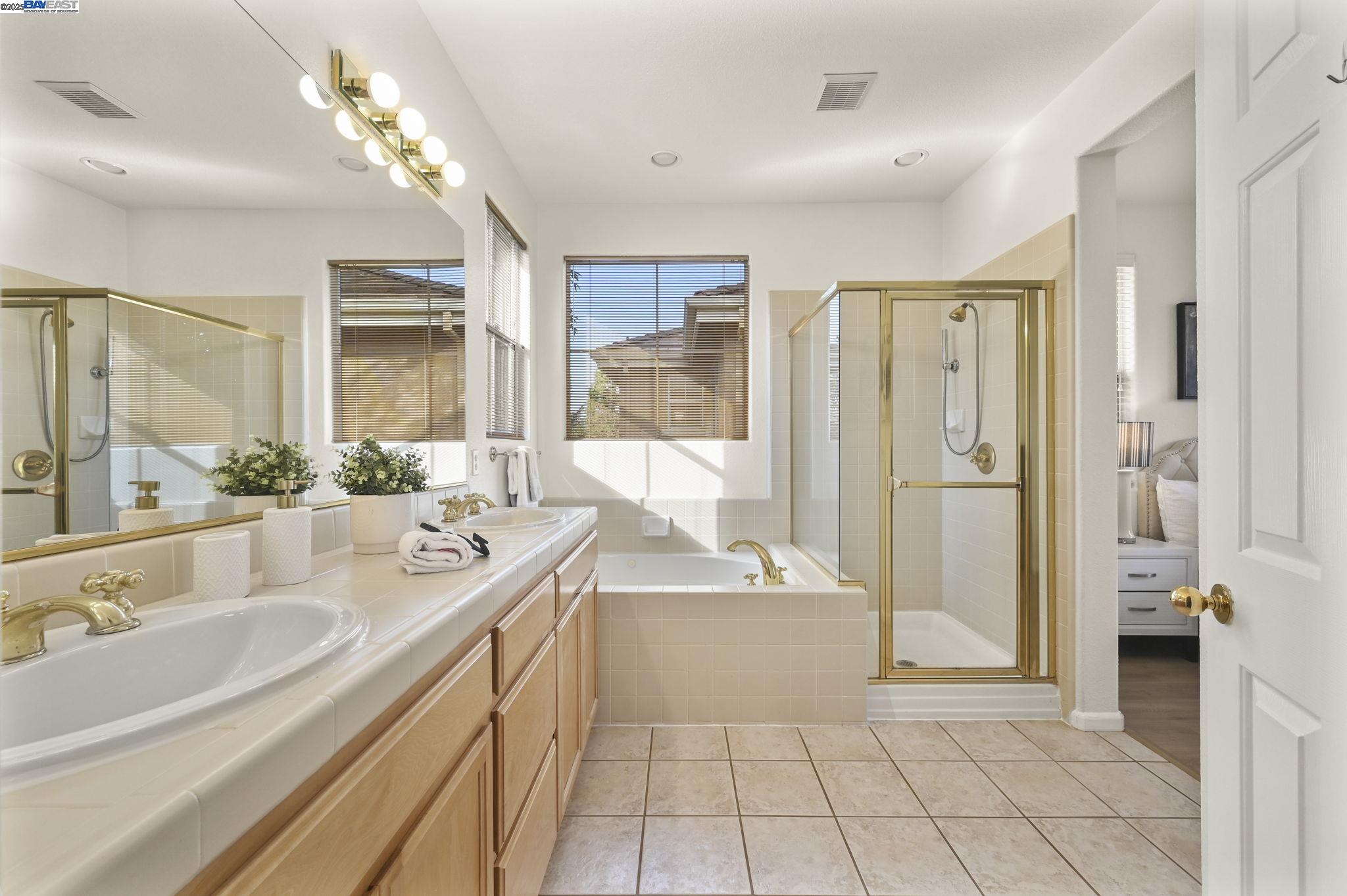 Detail Gallery Image 20 of 36 For 449 Farrel Ct, Mountain View,  CA 94043 - 3 Beds | 2/1 Baths