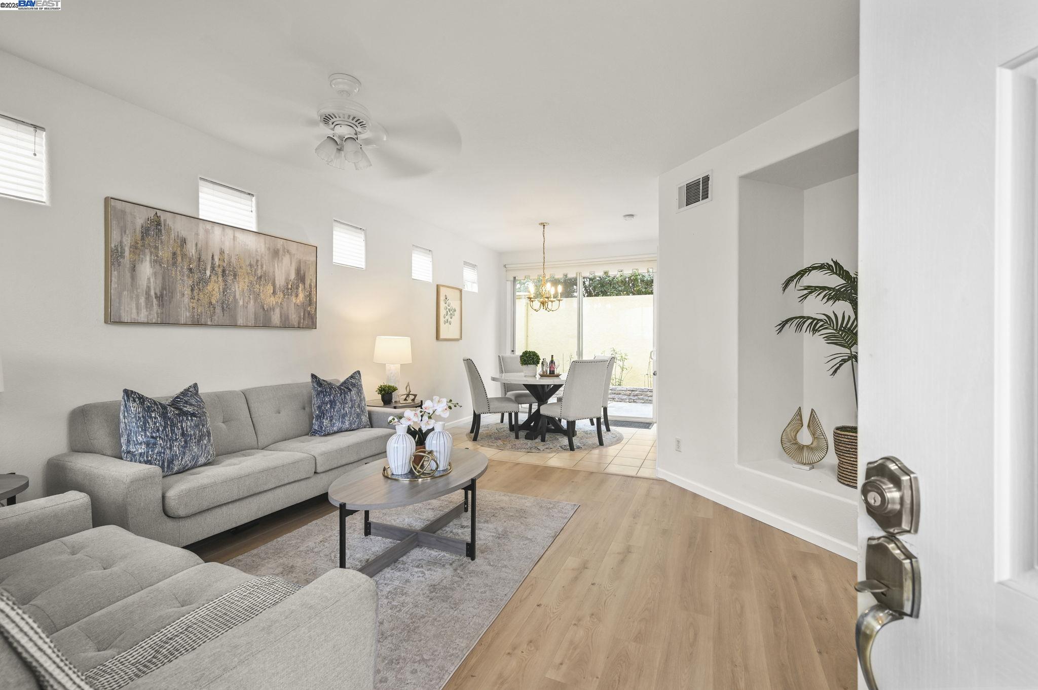 Detail Gallery Image 3 of 36 For 449 Farrel Ct, Mountain View,  CA 94043 - 3 Beds | 2/1 Baths
