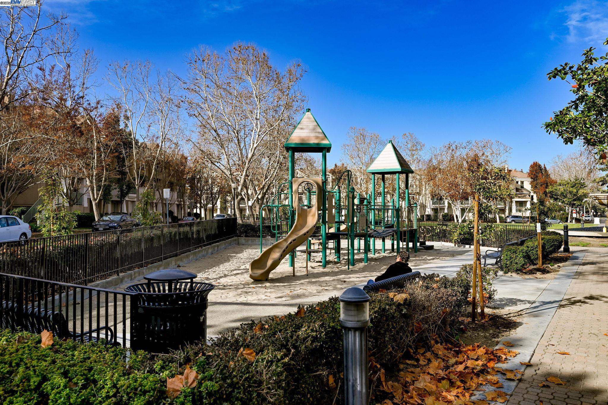 Detail Gallery Image 30 of 36 For 449 Farrel Ct, Mountain View,  CA 94043 - 3 Beds | 2/1 Baths