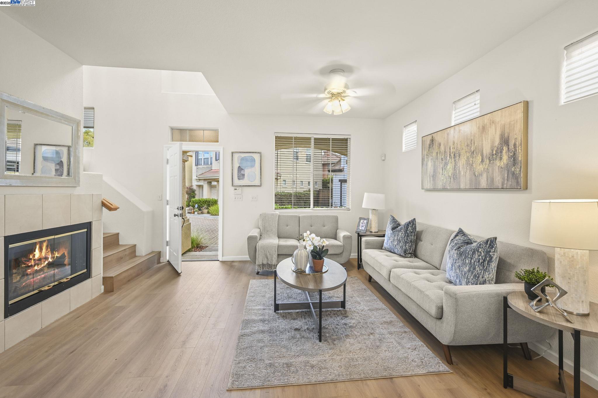 Detail Gallery Image 4 of 36 For 449 Farrel Ct, Mountain View,  CA 94043 - 3 Beds | 2/1 Baths