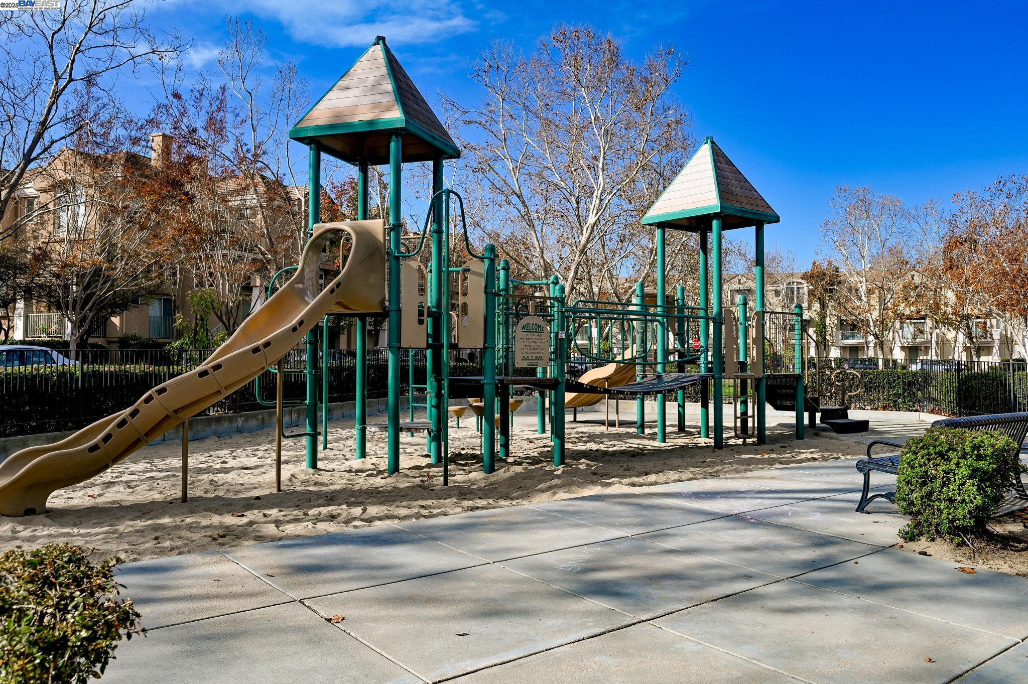 Detail Gallery Image 31 of 36 For 449 Farrel Ct, Mountain View,  CA 94043 - 3 Beds | 2/1 Baths