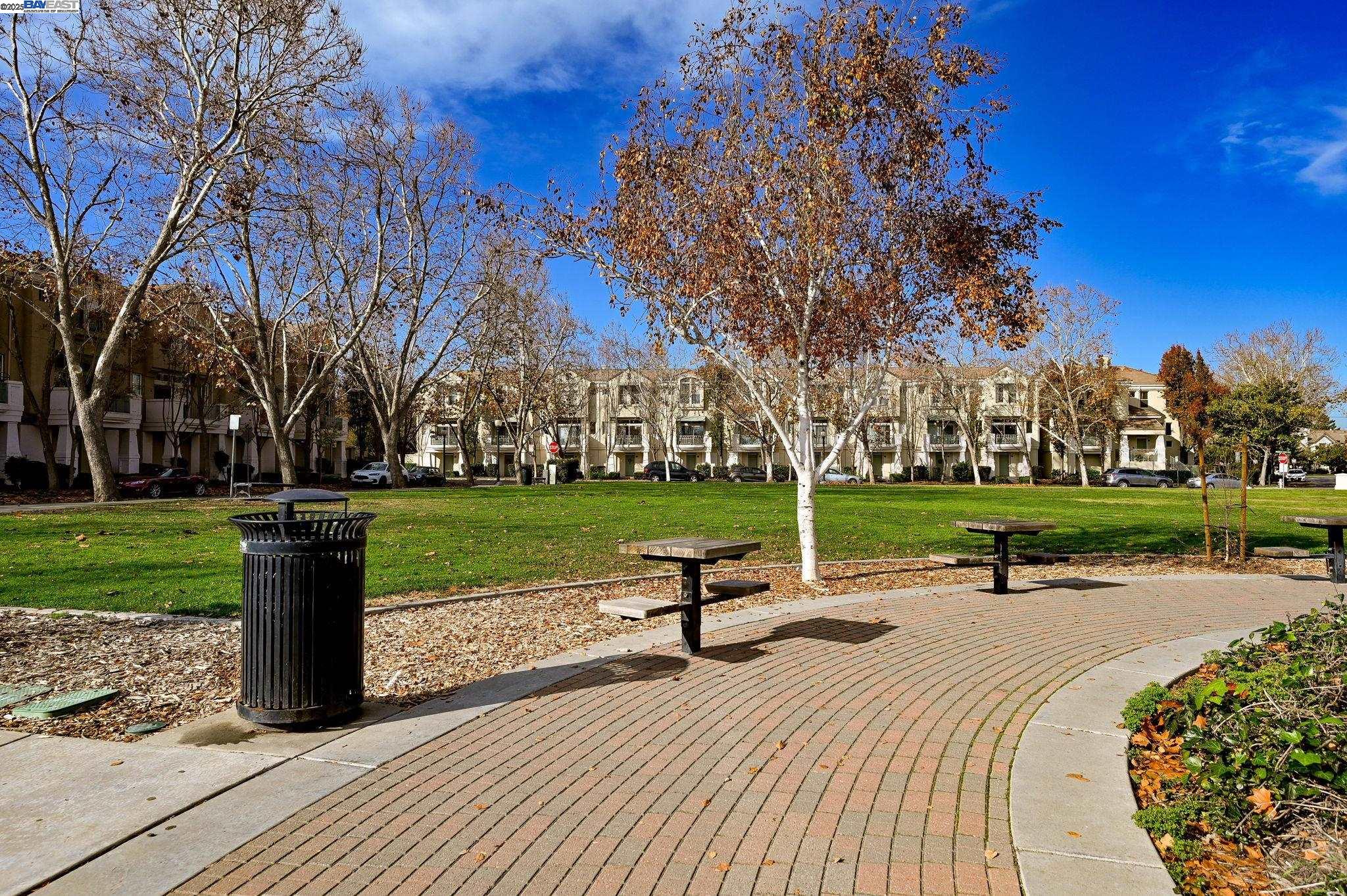 Detail Gallery Image 34 of 36 For 449 Farrel Ct, Mountain View,  CA 94043 - 3 Beds | 2/1 Baths
