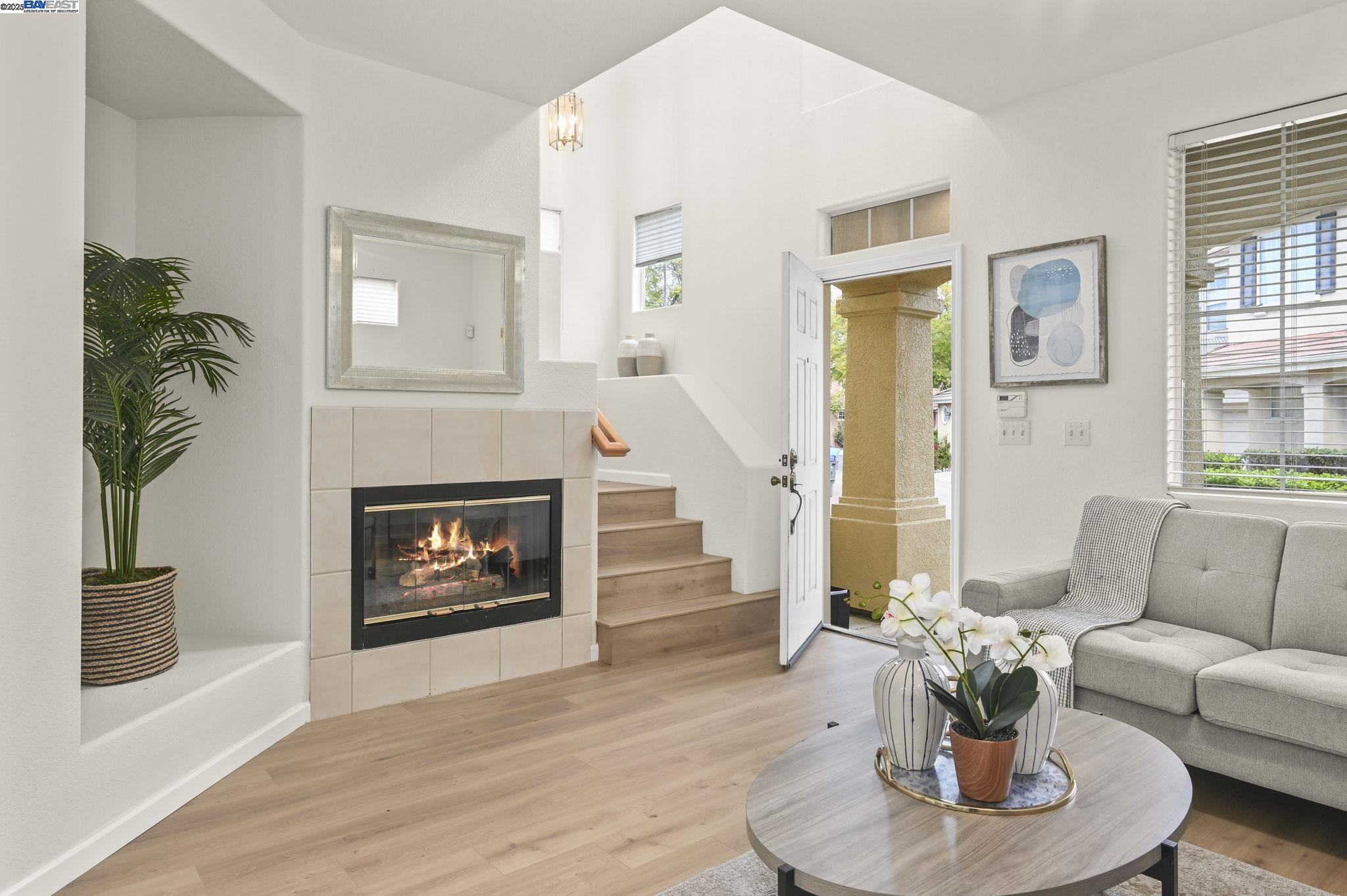Detail Gallery Image 5 of 36 For 449 Farrel Ct, Mountain View,  CA 94043 - 3 Beds | 2/1 Baths