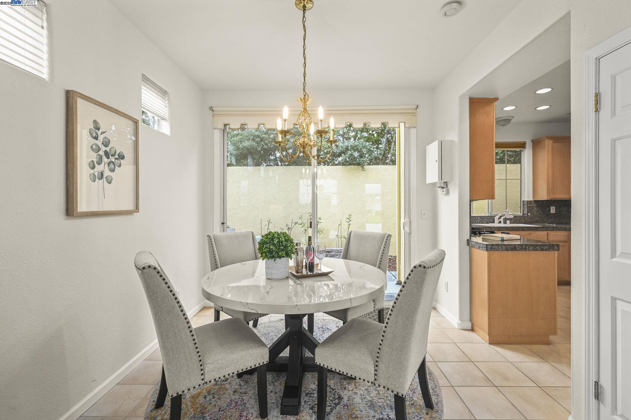 Detail Gallery Image 7 of 36 For 449 Farrel Ct, Mountain View,  CA 94043 - 3 Beds | 2/1 Baths