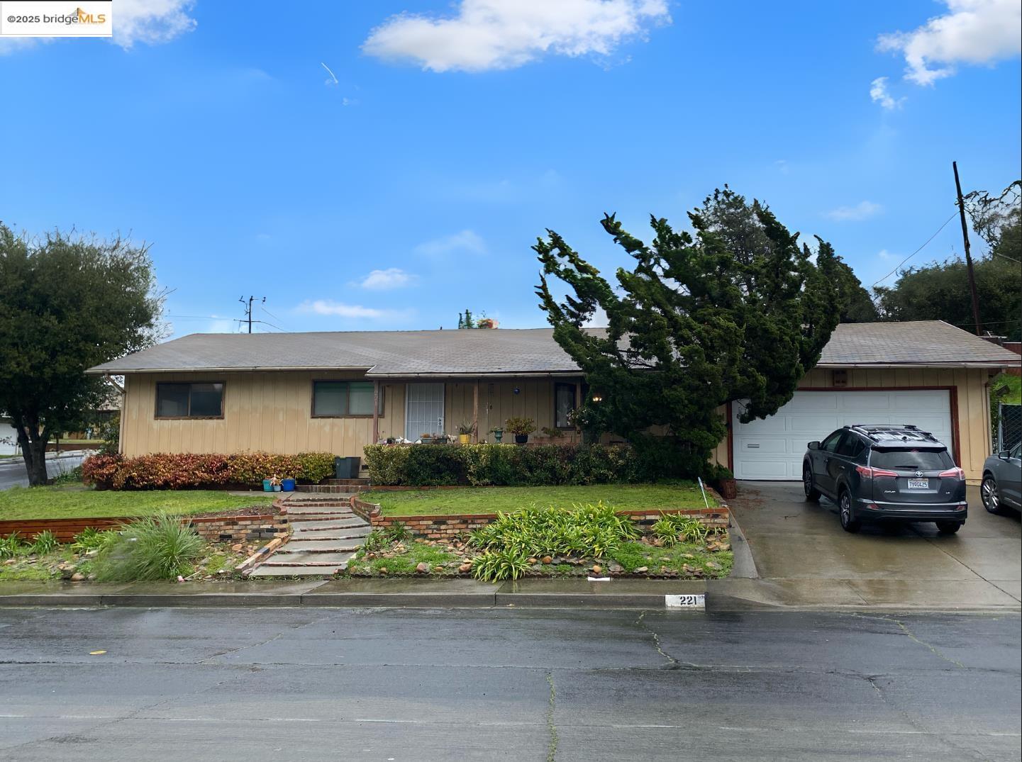 Detail Gallery Image 1 of 1 For 221 Pinon Ave, Pinole,  CA 94564 - 3 Beds | 2 Baths