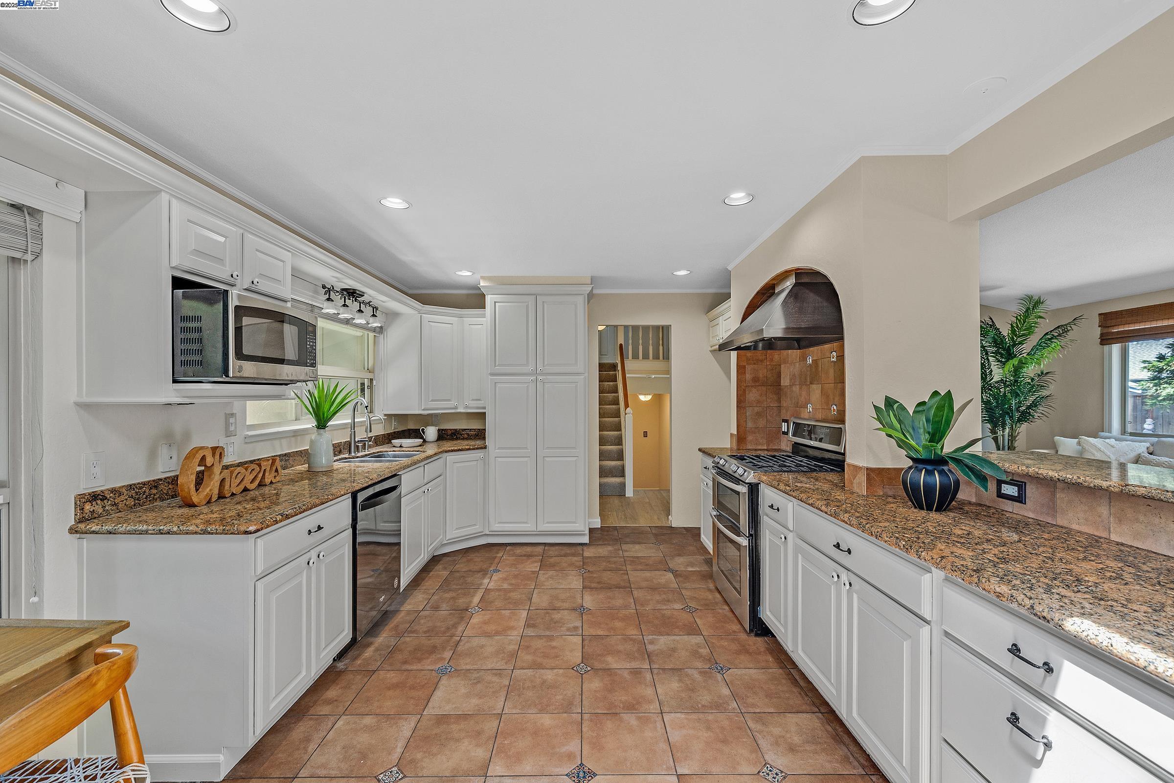 Detail Gallery Image 13 of 40 For 5375 Sandra Way, Livermore,  CA 94550 - 4 Beds | 3 Baths