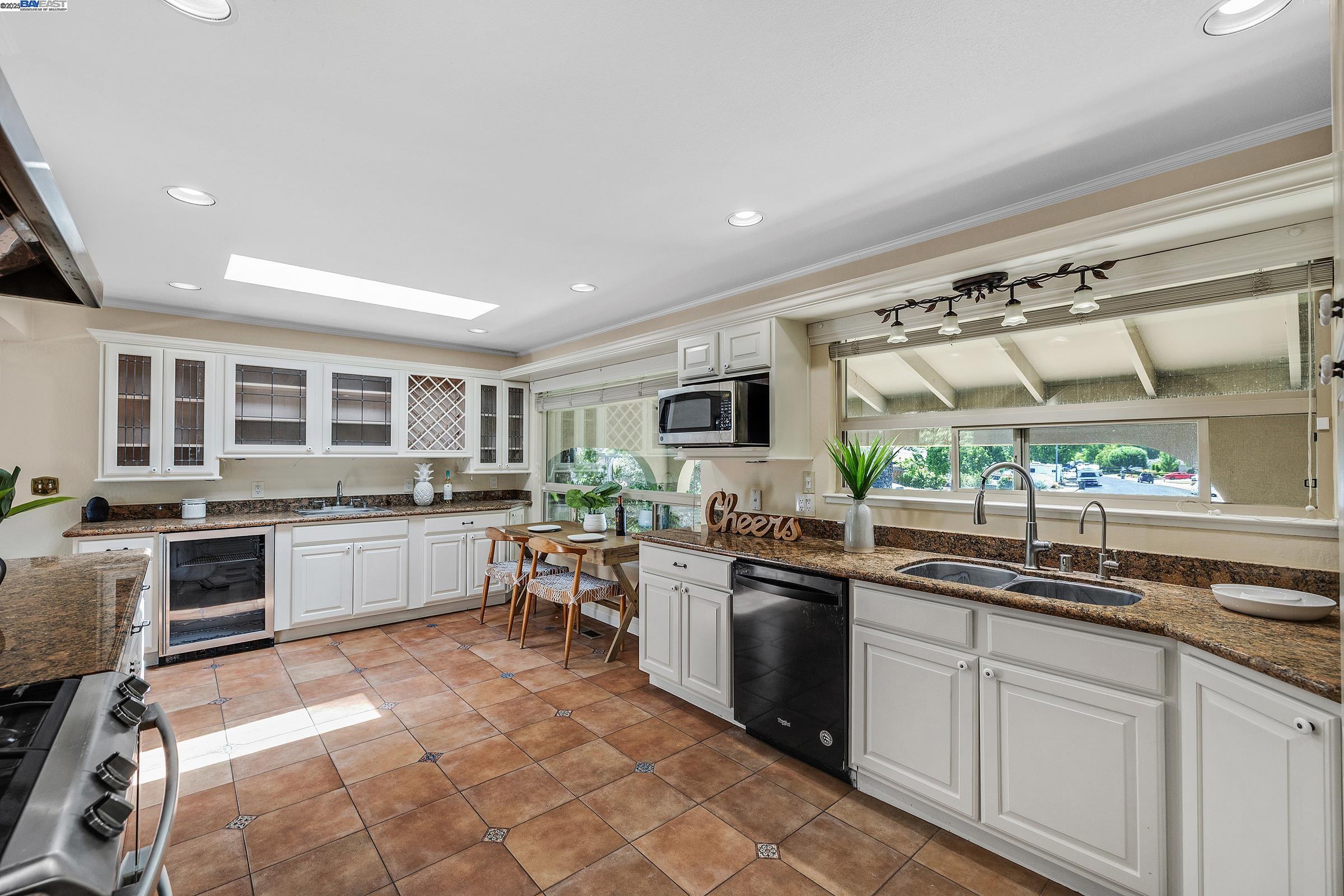 Detail Gallery Image 14 of 40 For 5375 Sandra Way, Livermore,  CA 94550 - 4 Beds | 3 Baths